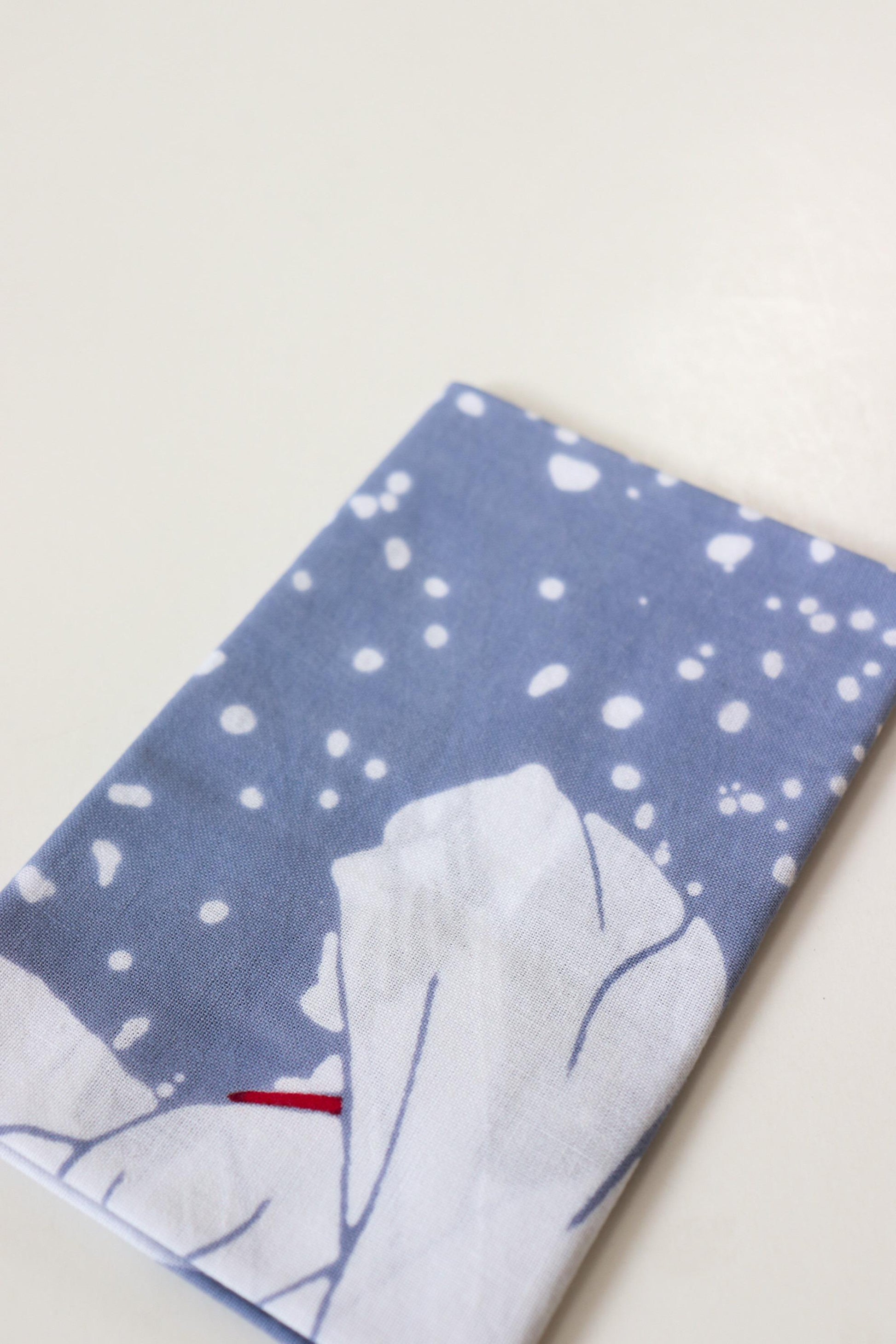 Japanese Tenugui “Sagi-musume” Textile Art Set – Kabuki Motif / Chusen Hand-Dyed Cotton + Hinoki Tapestry Rod