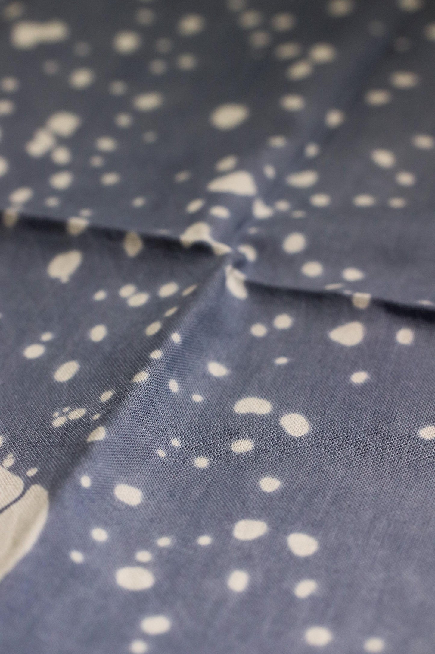 Japanese Tenugui “Sagi-musume” Textile Art Set – Kabuki Motif / Chusen Hand-Dyed Cotton + Hinoki Tapestry Rod
