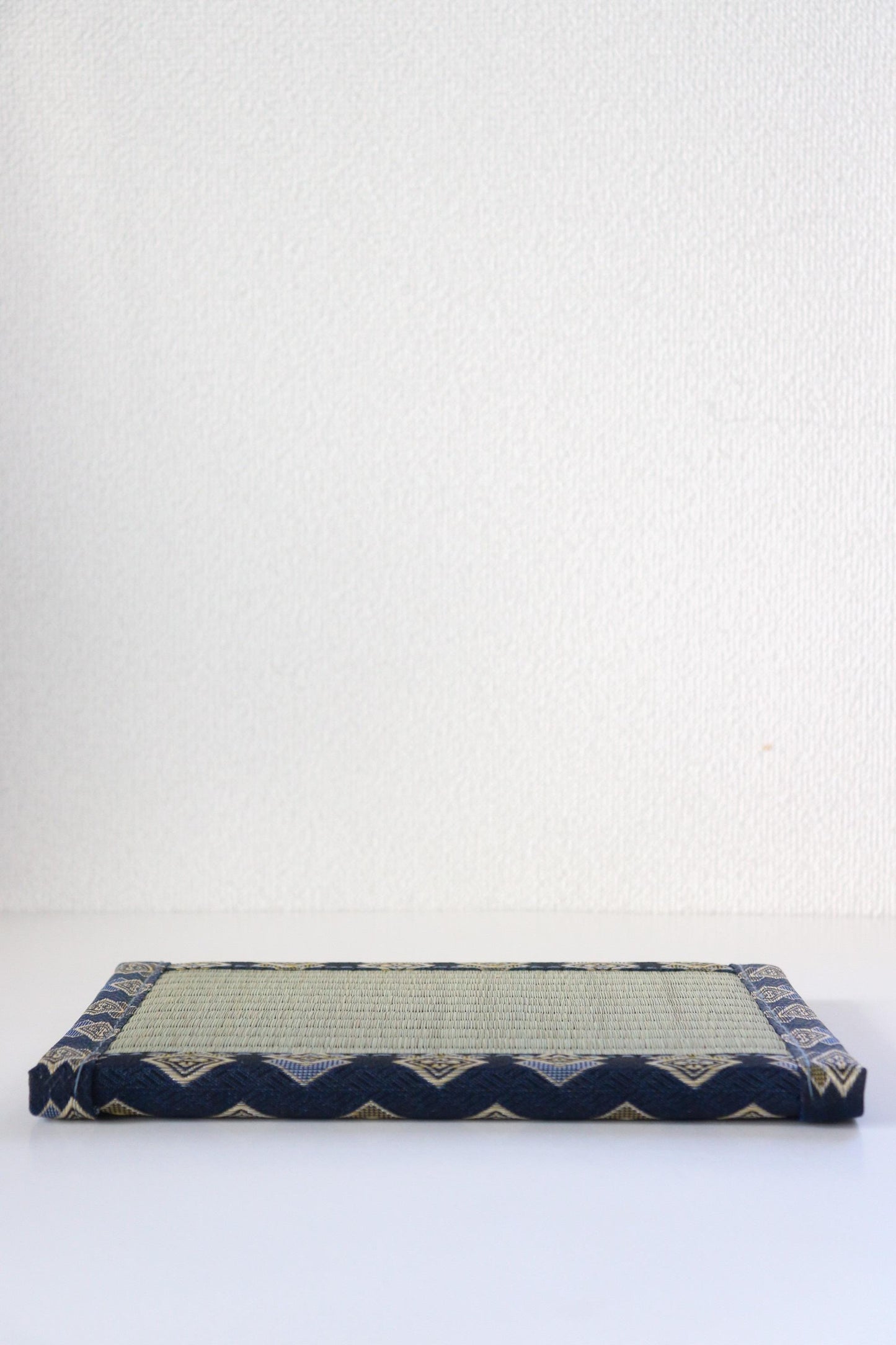 Mini Tatami Mat – Japanese Igusa Display Base, Zen Decor Platform, Traditional Style Accent, 20×27cm