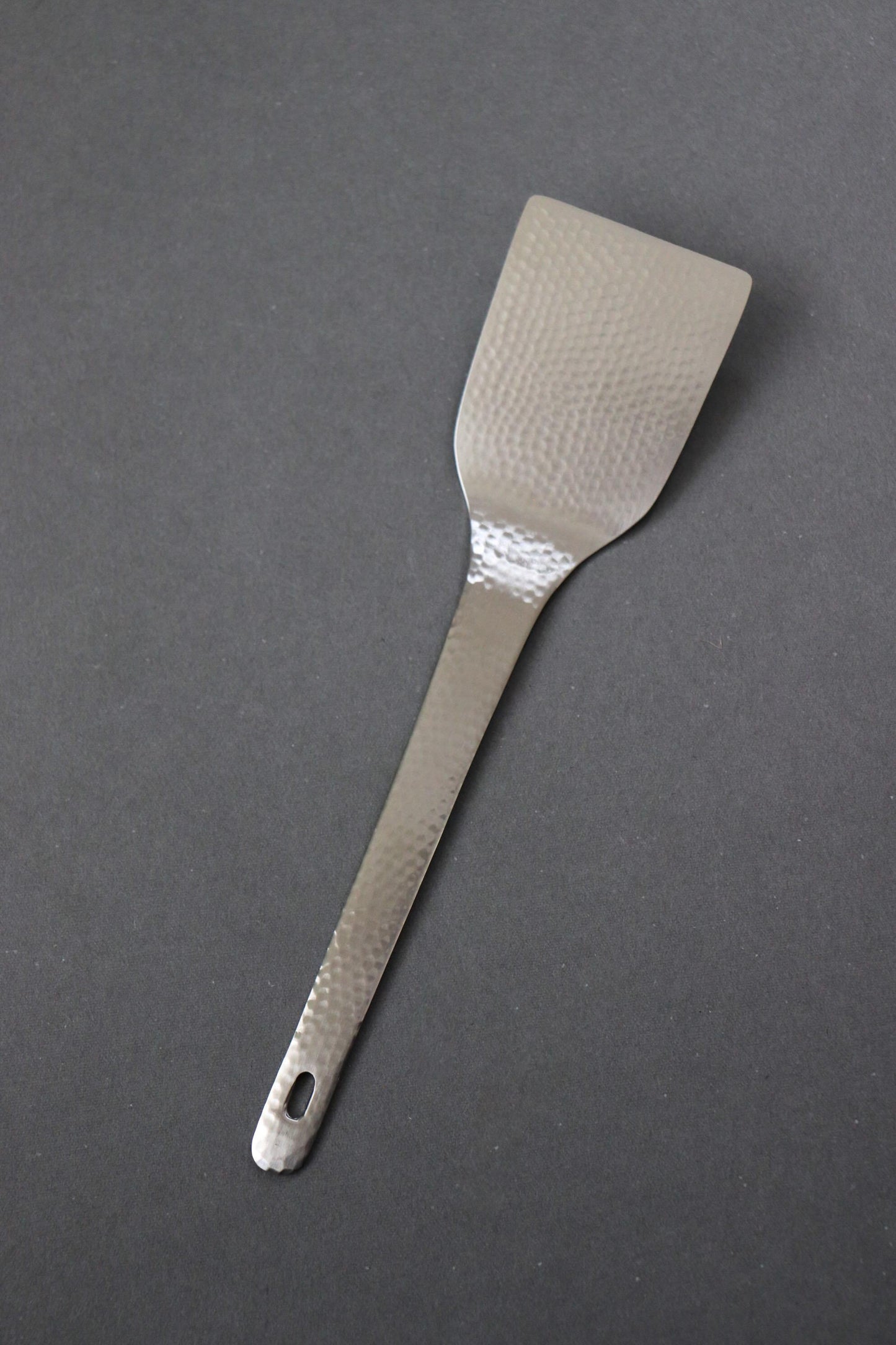 Japanese Nagomi Hammered Stainless Steel Okoshi Spatula, Tsubame-Sanjo Teppanyaki Turner, Okonomiyaki & Monjayaki Server, Made in Japan
