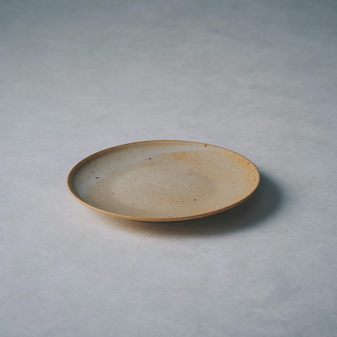 TOU Basic 4.5 Sun Plate 13.5cm, Japanese Small Flat Plate, Shigaraki Clay Stoneware, Minimal Side Plate, Dessert Plate, Handmade Japan
