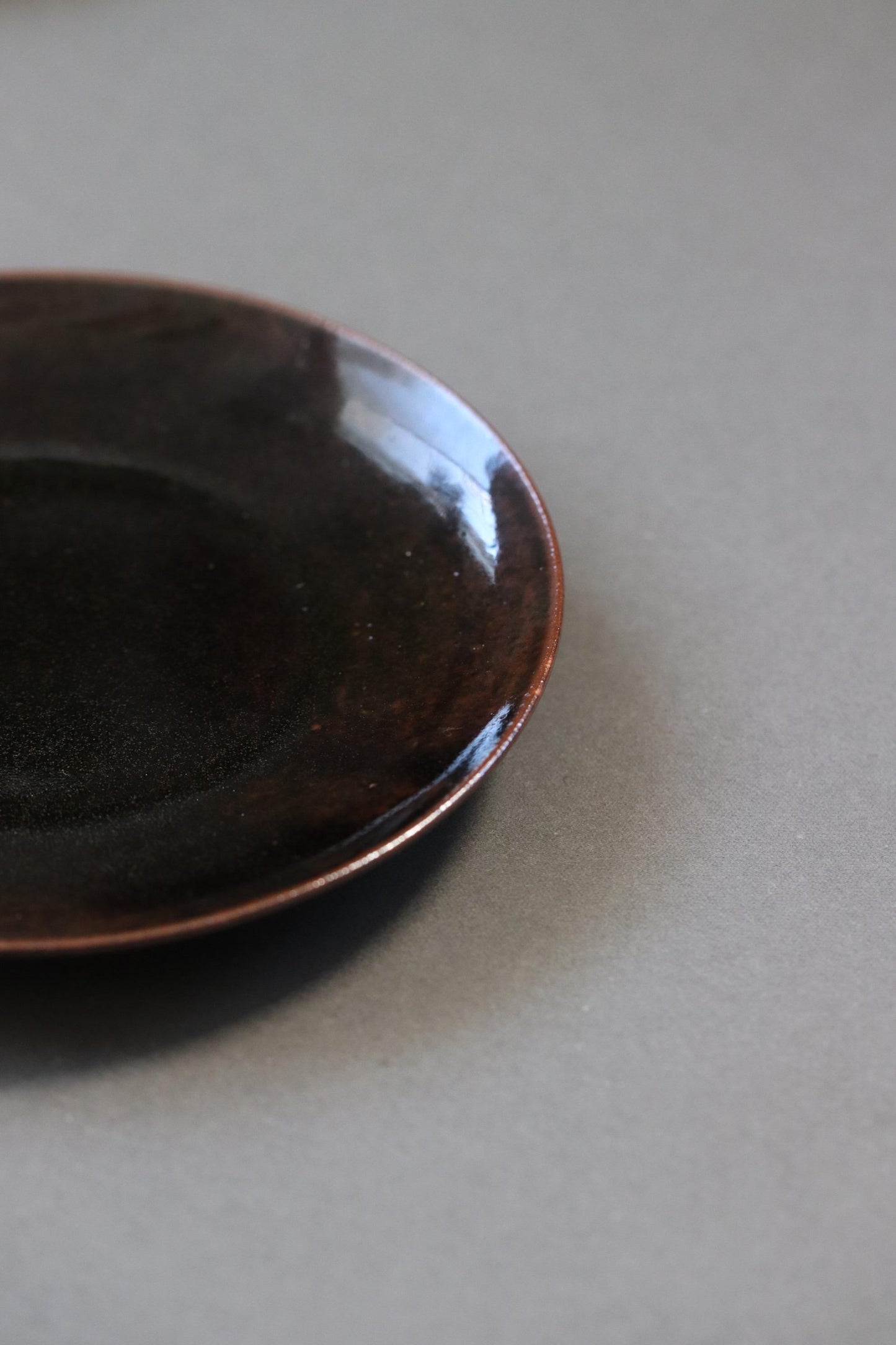 TOU Basic 4.5 Sun Plate 13.5cm, Japanese Small Flat Plate, Shigaraki Clay Stoneware, Minimal Side Plate, Dessert Plate, Handmade Japan
