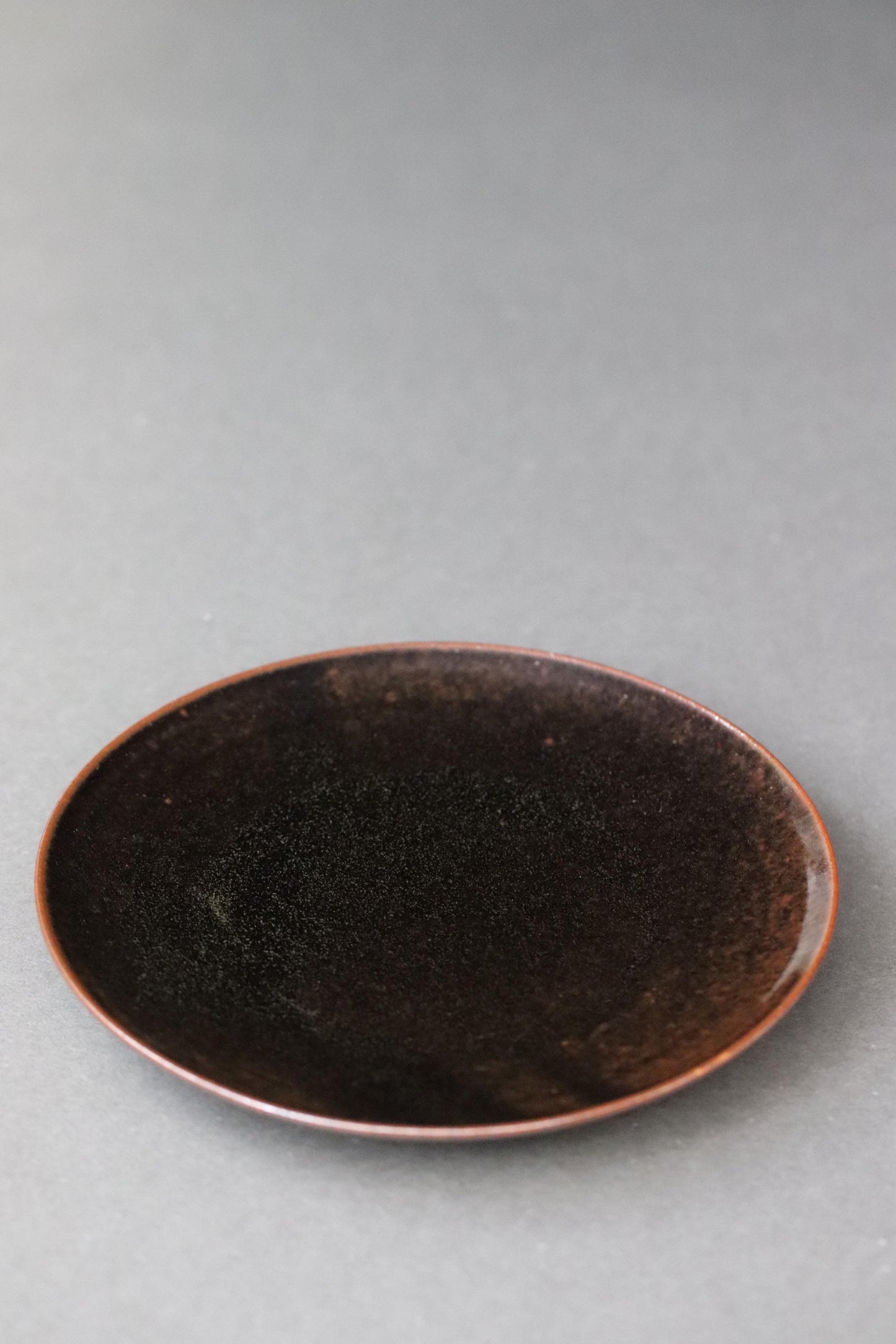 TOU Basic 4.5 Sun Plate 13.5cm, Japanese Small Flat Plate, Shigaraki Clay Stoneware, Minimal Side Plate, Dessert Plate, Handmade Japan