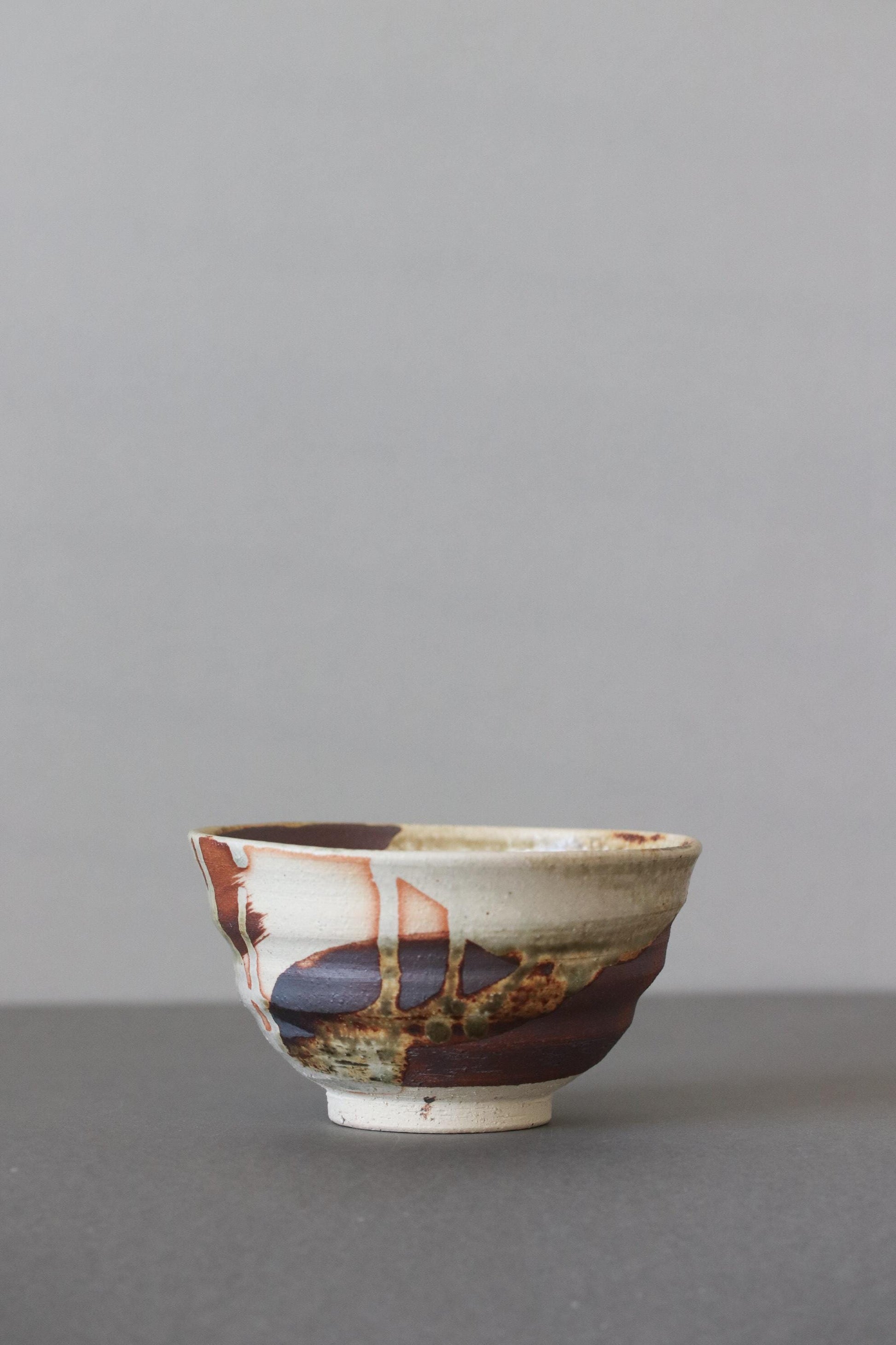 TOU Bidoro Iron Painted Donburi Bowl 14cm, Japanese Deep Bowl, Shigaraki Clay Stoneware, Handmade Rustic Serving Bowl, Mini Donburi Bowl