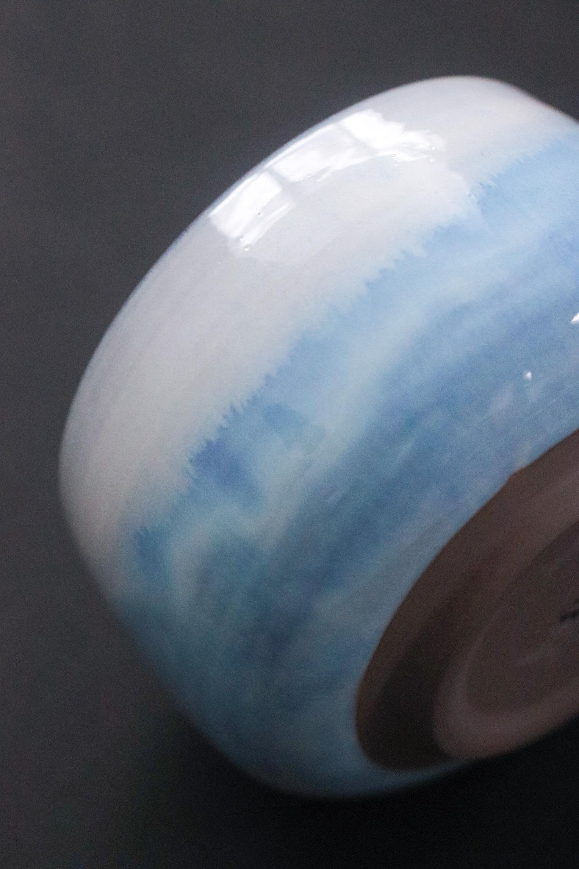 Hasami Ware Matcha Bowl – Handcrafted Aurora White & Blue Glaze, Premium Japanese Chawan