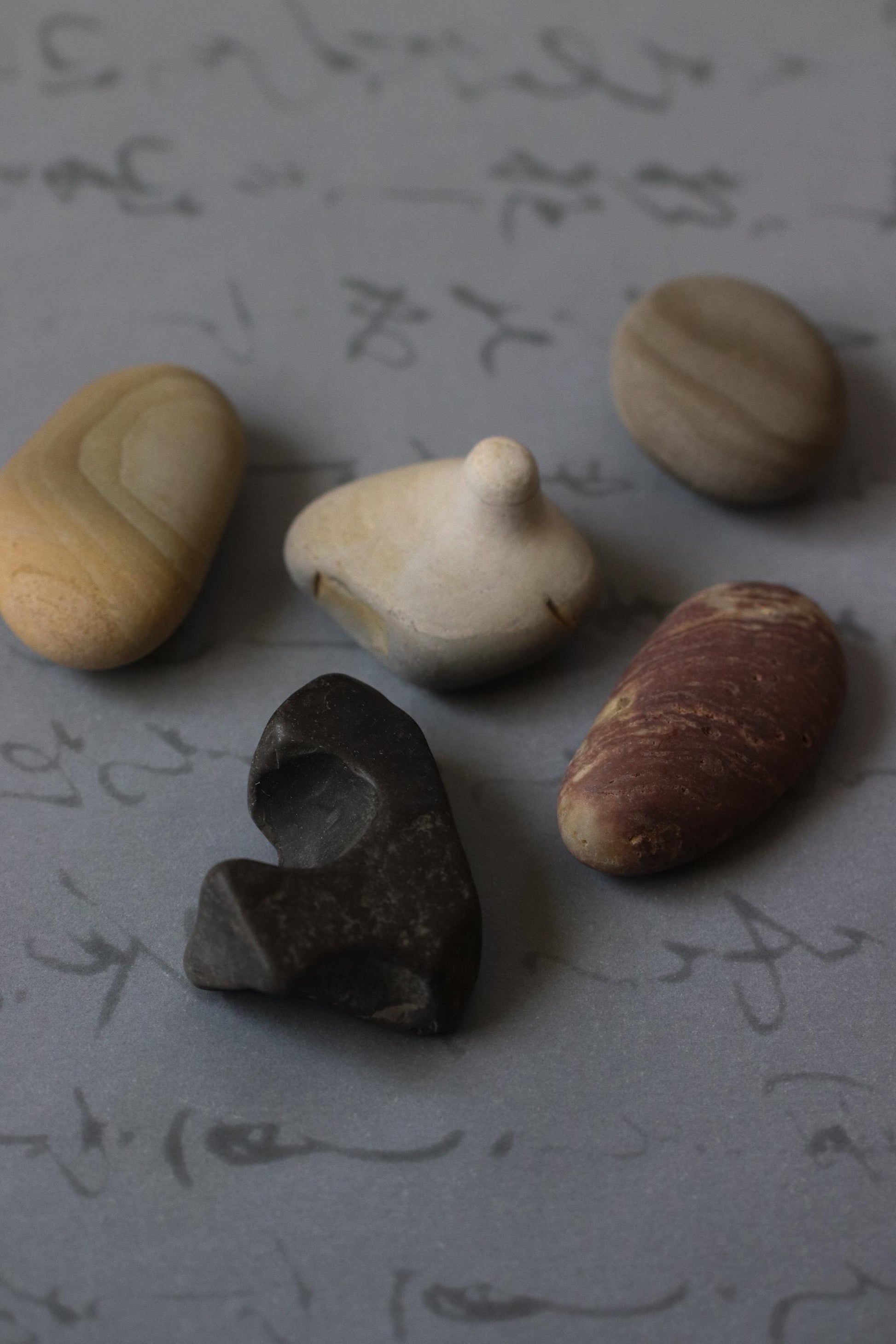 Silent Fragments — Edition 02: Brown (Daichi) | Art of Time Tsugaru Stones & Ancient Manuscripts | Set of 5 Hand-Selected Japanese Stones