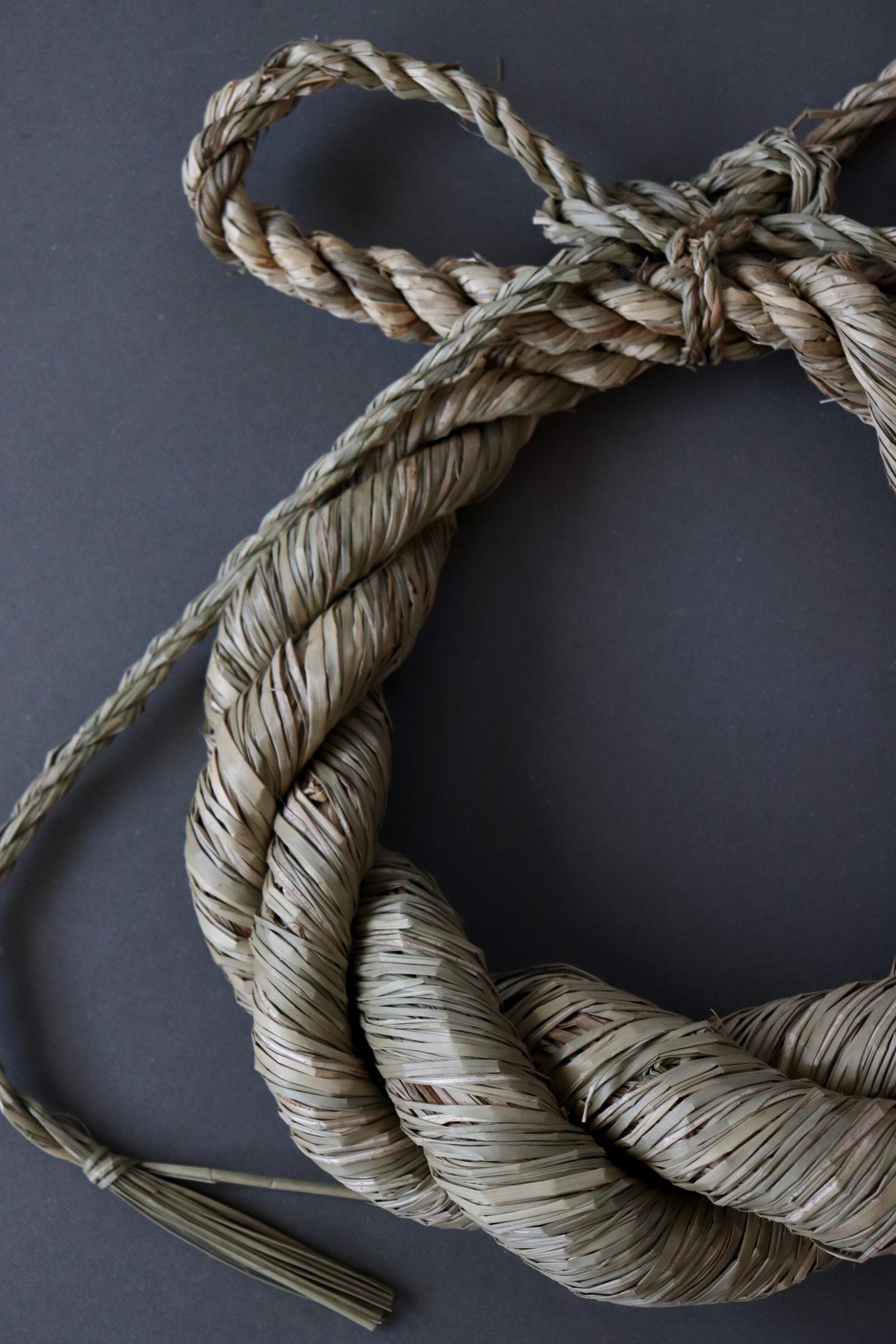 Japanese Shimenawa Sacred Rope Wreath,Traditional Straw Shinto Decoration,Natural Igusa Rope Wall Decor, Handmade Japanese New Year Ornament