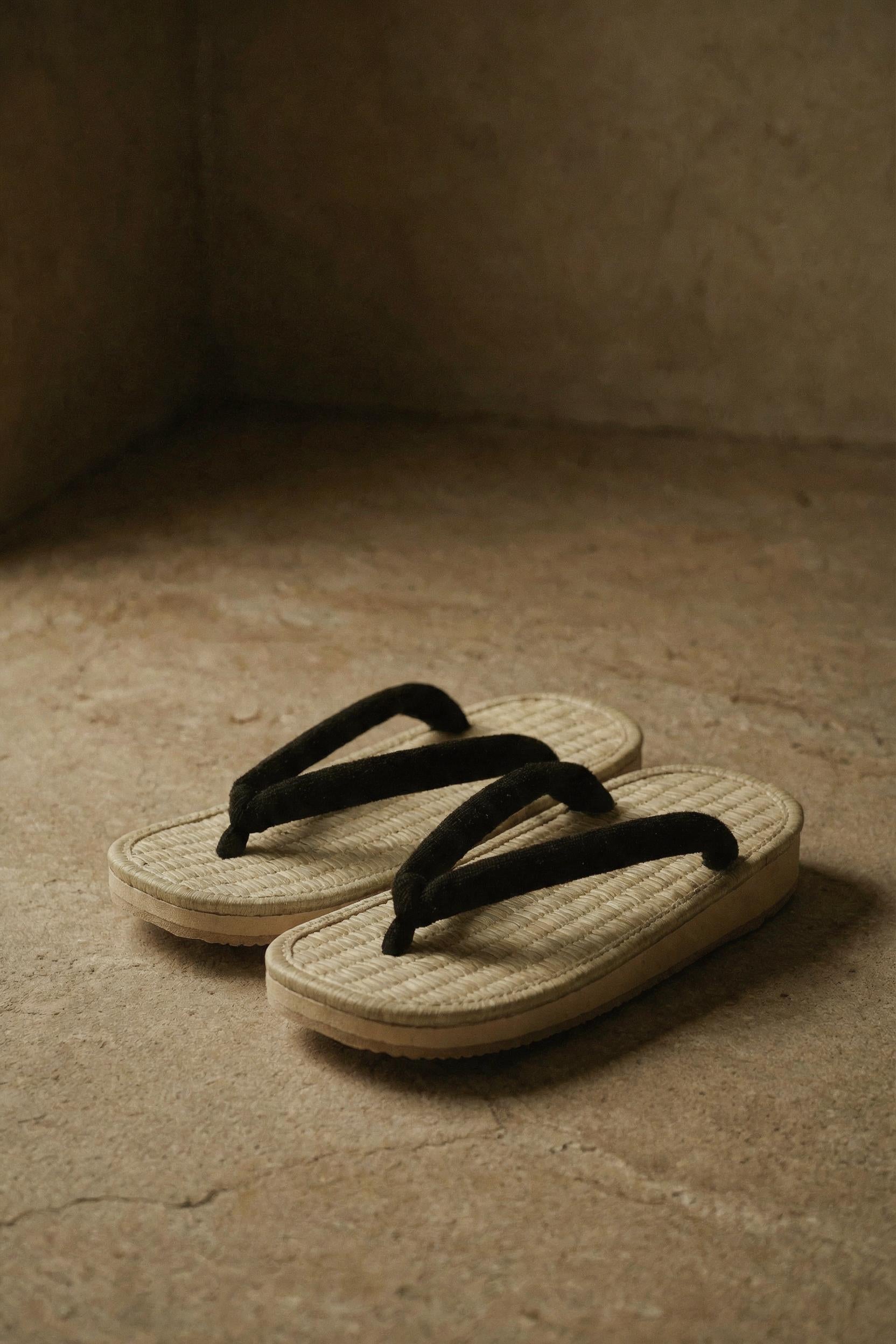 Hand made Igusa Tatami Sandals Japanese Setta Natural Rush Grass Flip Flops Zen Indoor Outdoor Slippers Wabi Sabi Footwear