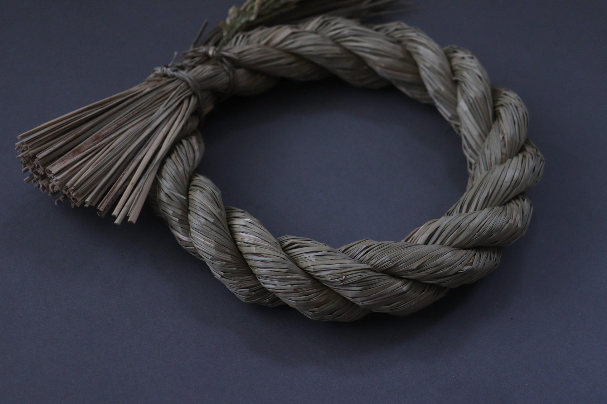 Japanese Shimenawa Wreath with Rice Stalks, Igusa Rope Decor, Sacred Japanese Decoration, Wabi Sabi Wall Art, Minimal Natural Fiber Wreath