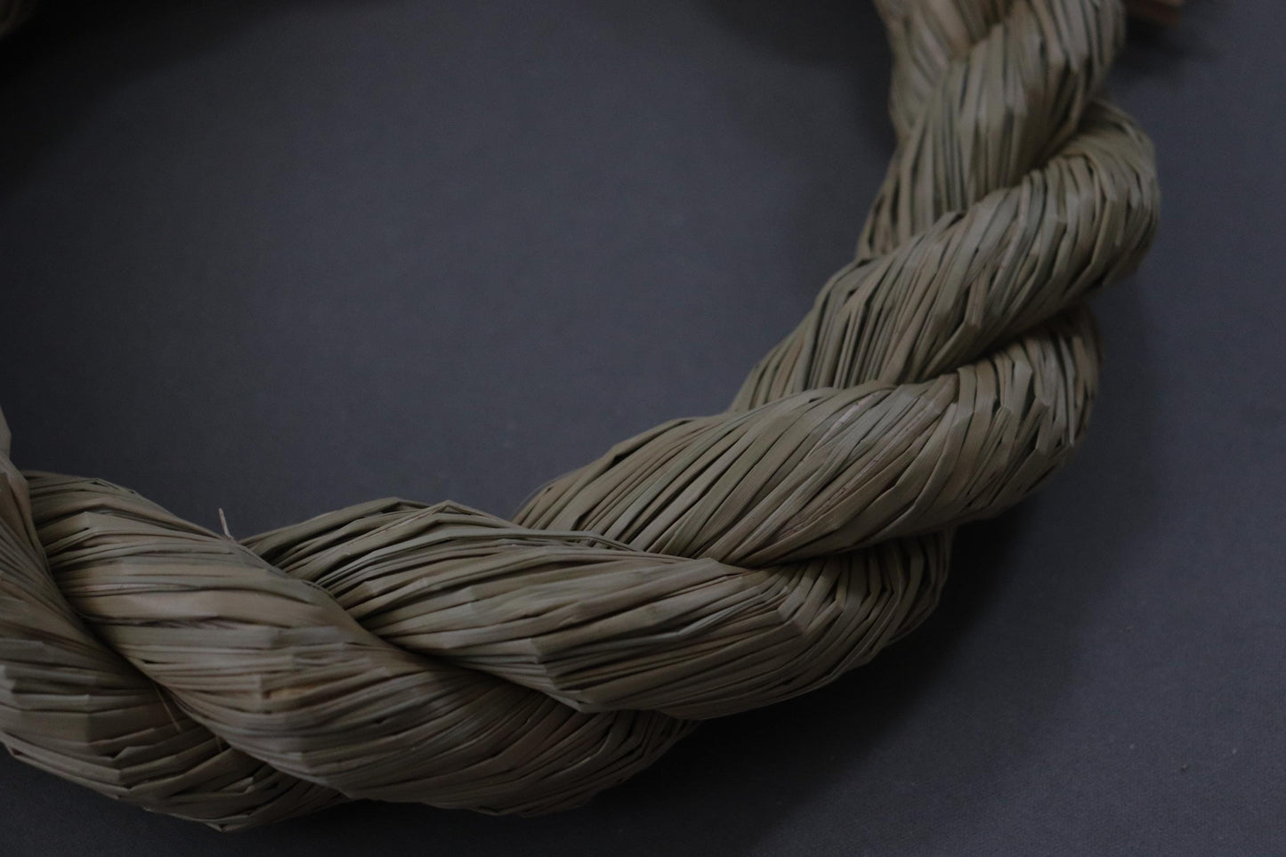 Japanese Shimenawa Wreath with Rice Stalks, Igusa Rope Decor, Sacred Japanese Decoration, Wabi Sabi Wall Art, Minimal Natural Fiber Wreath
