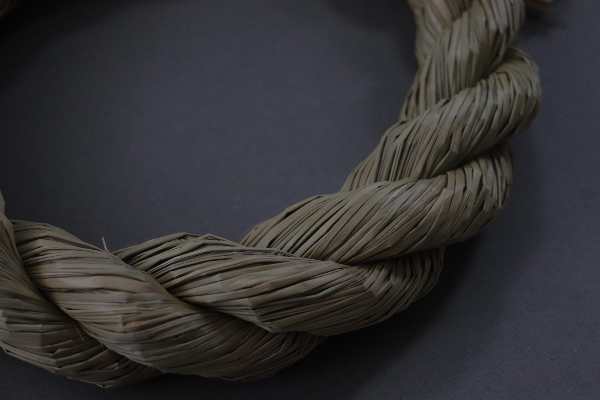 Japanese Shimenawa Wreath with Rice Stalks, Igusa Rope Decor, Sacred Japanese Decoration, Wabi Sabi Wall Art, Minimal Natural Fiber Wreath