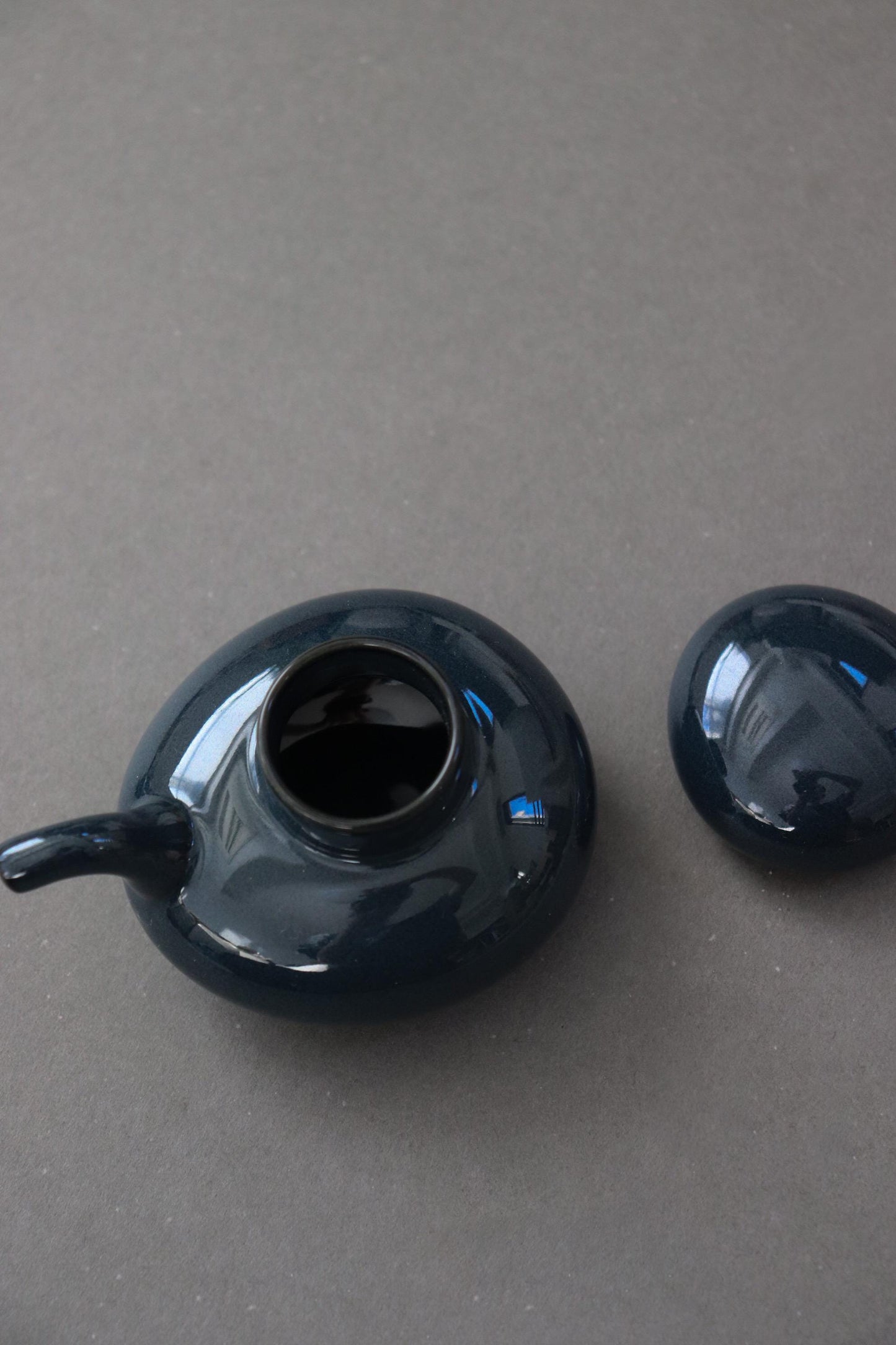 Hakusan Porcelain Soy Sauce Dispenser, Hasami Ware Ishikoro Series, Japanese Soy Sauce Bottle, Minimal Ceramic Cruet, Made in Japan