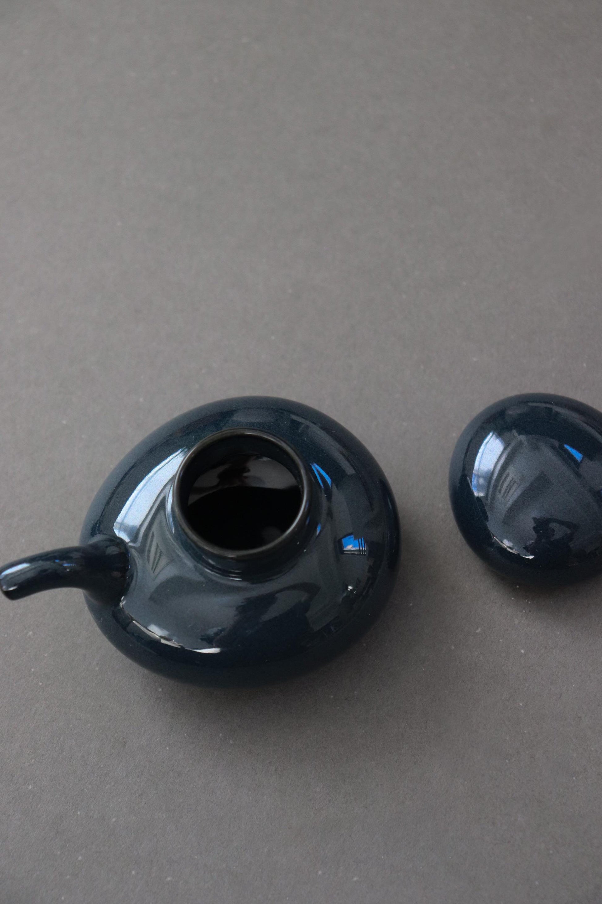 Hakusan Porcelain Soy Sauce Dispenser, Hasami Ware Ishikoro Series, Japanese Soy Sauce Bottle, Minimal Ceramic Cruet, Made in Japan