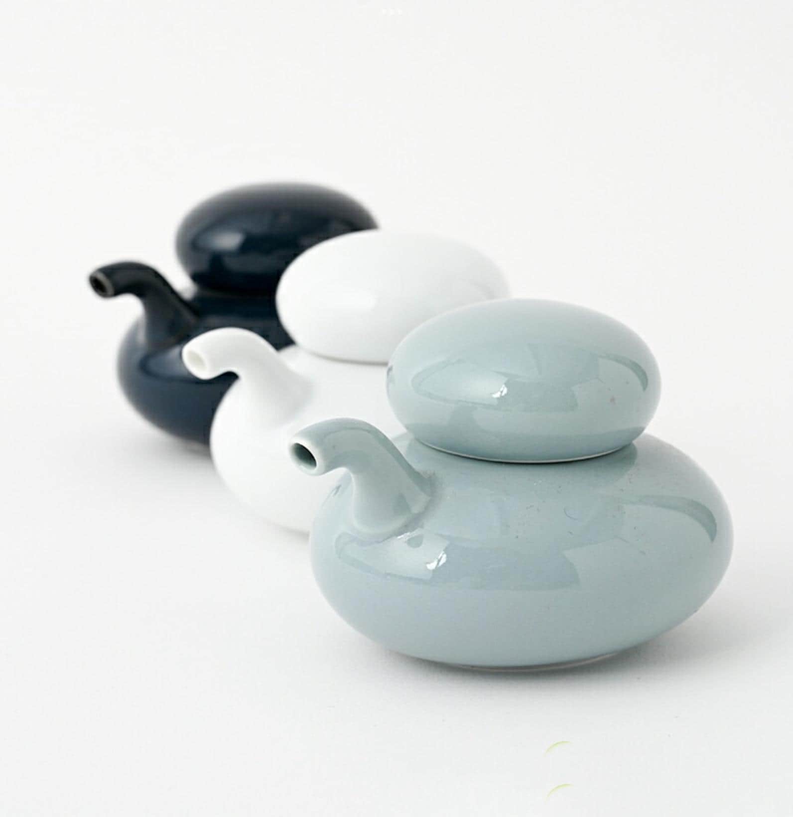 Hakusan Porcelain Soy Sauce Dispenser, Hasami Ware Ishikoro Series, Japanese Soy Sauce Bottle, Minimal Ceramic Cruet, Made in Japan