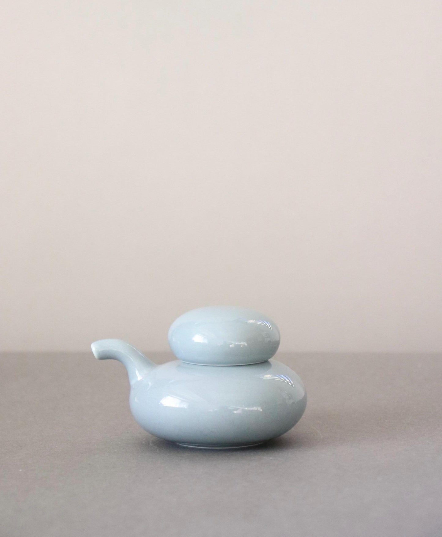 Hakusan Porcelain Soy Sauce Dispenser, Hasami Ware Ishikoro Series, Japanese Soy Sauce Bottle, Minimal Ceramic Cruet, Made in Japan