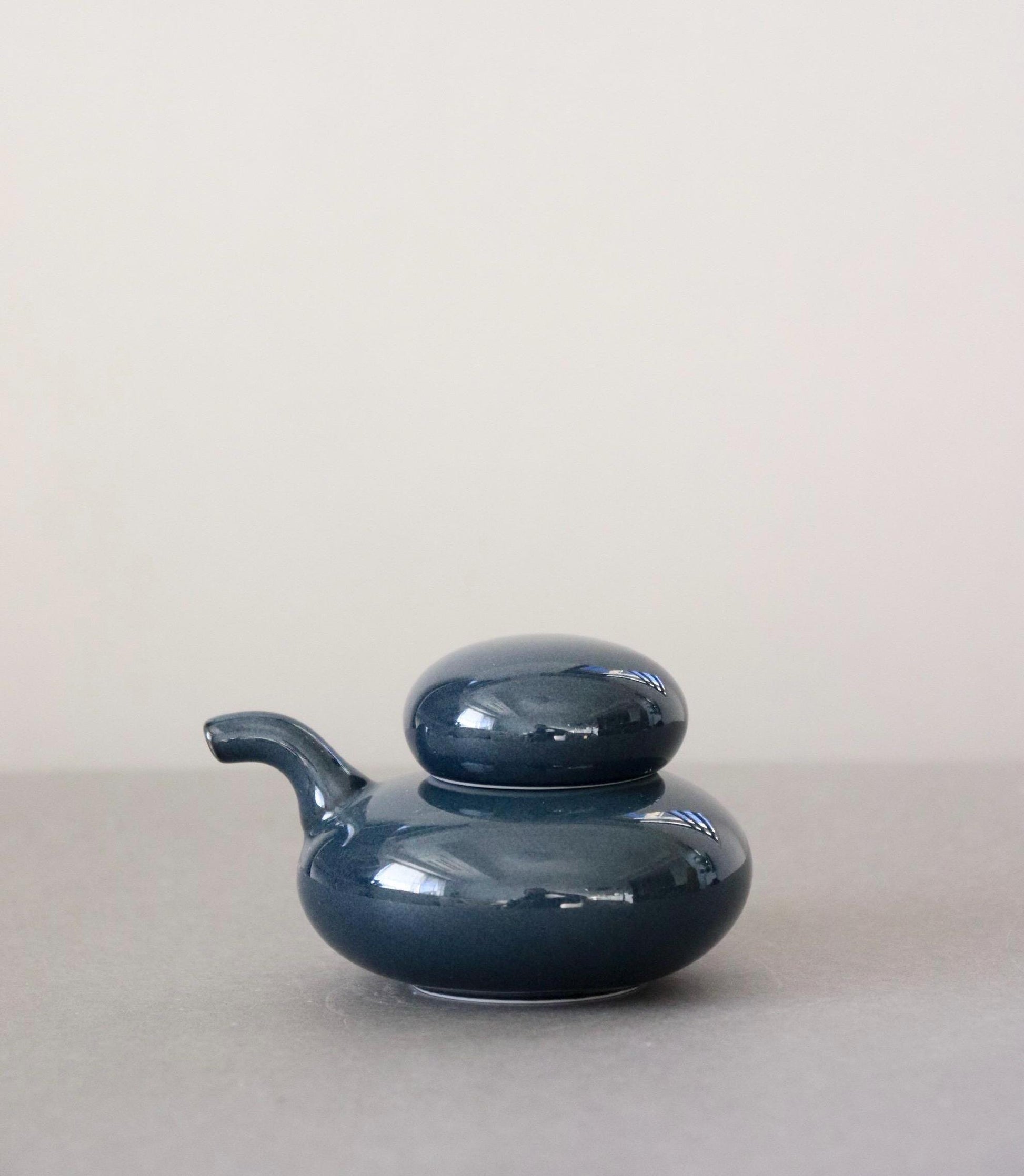 Hakusan Porcelain Soy Sauce Dispenser, Hasami Ware Ishikoro Series, Japanese Soy Sauce Bottle, Minimal Ceramic Cruet, Made in Japan