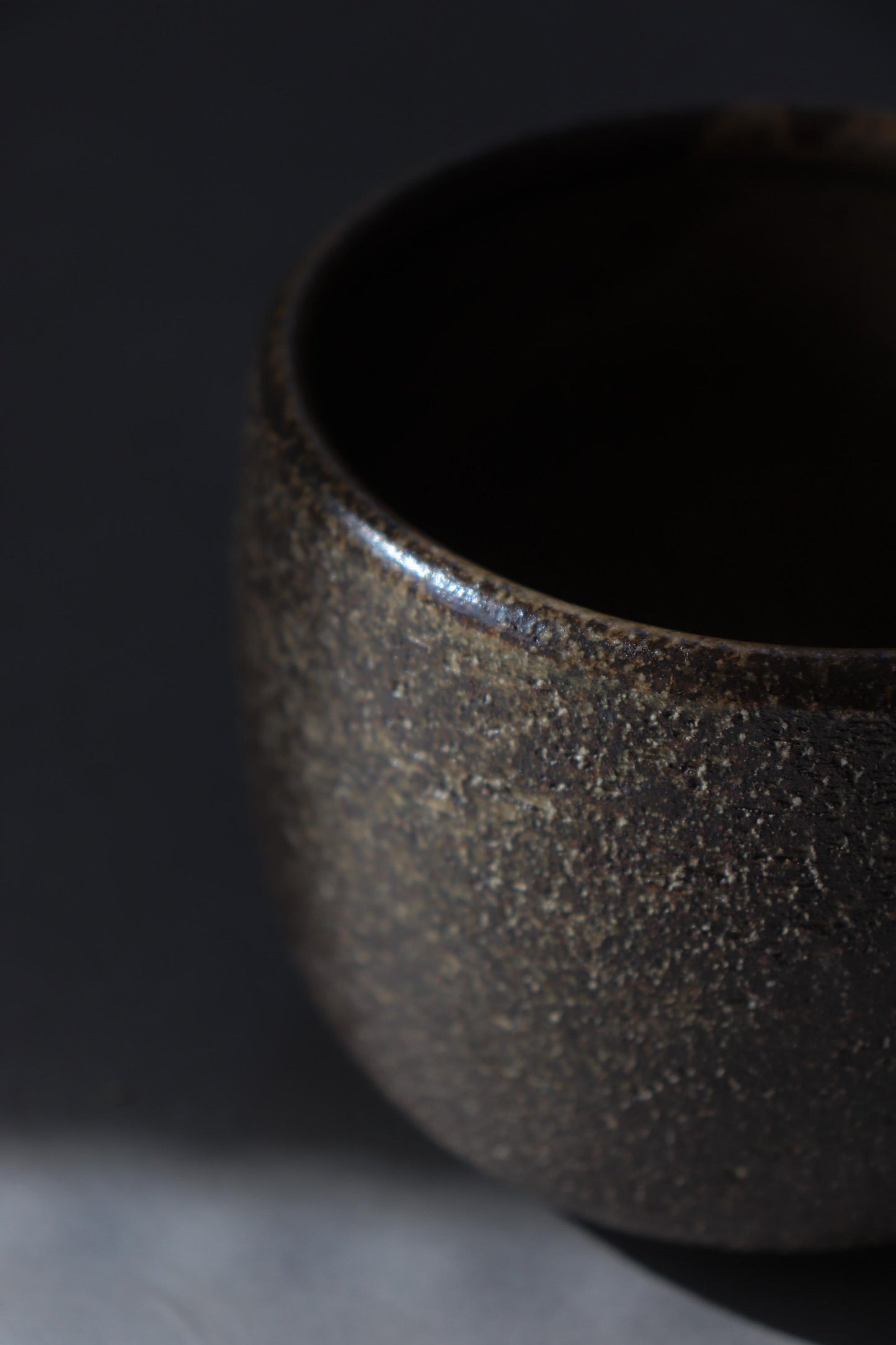 Japanese Ceramic Ohitsu Rice Keeper – Iga Ware Microwave Rice Container – Handmade Pottery Rice Storage Bowl with Lid