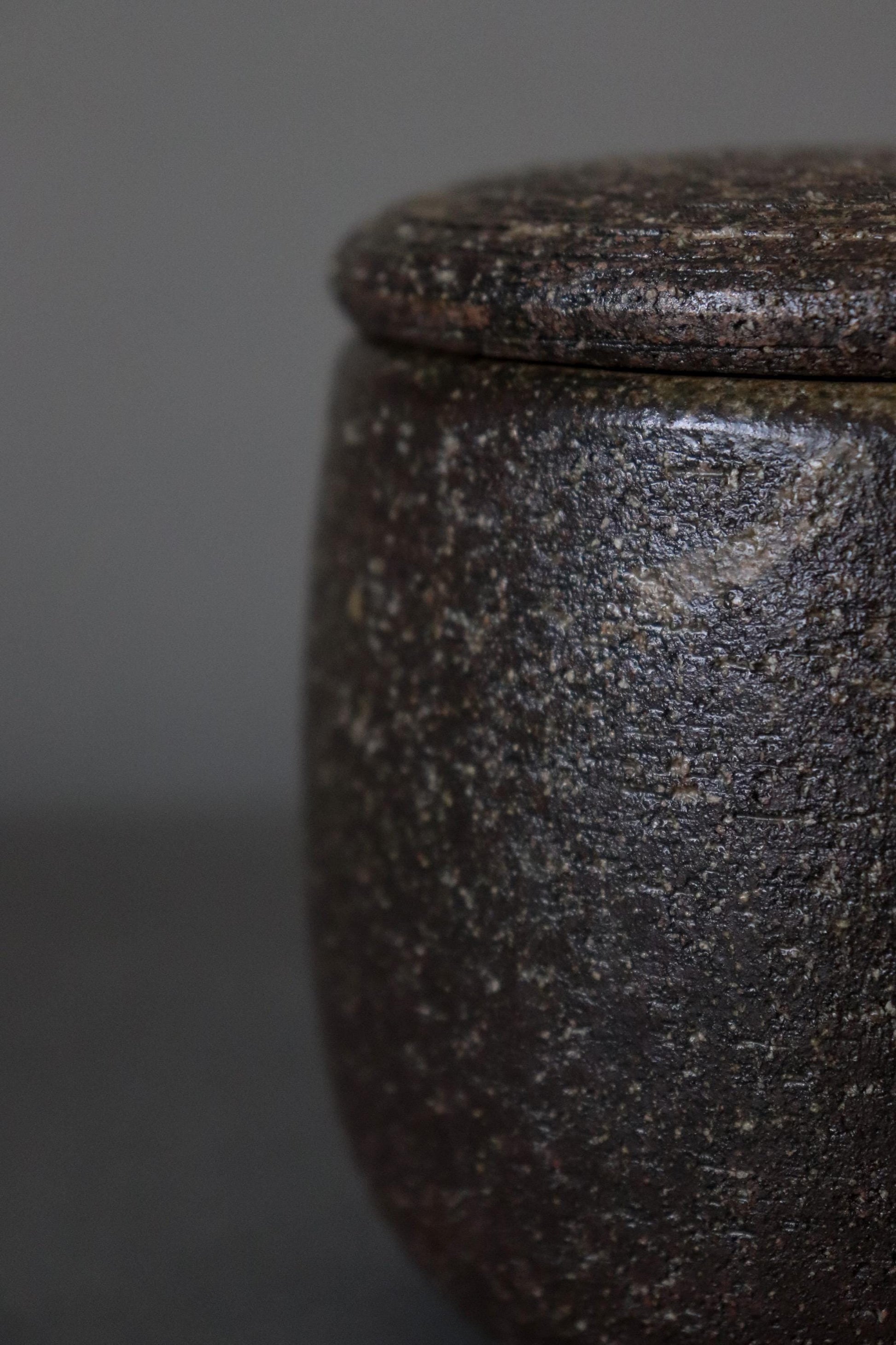 Japanese Ceramic Ohitsu Rice Keeper – Iga Ware Microwave Rice Container – Handmade Pottery Rice Storage Bowl with Lid