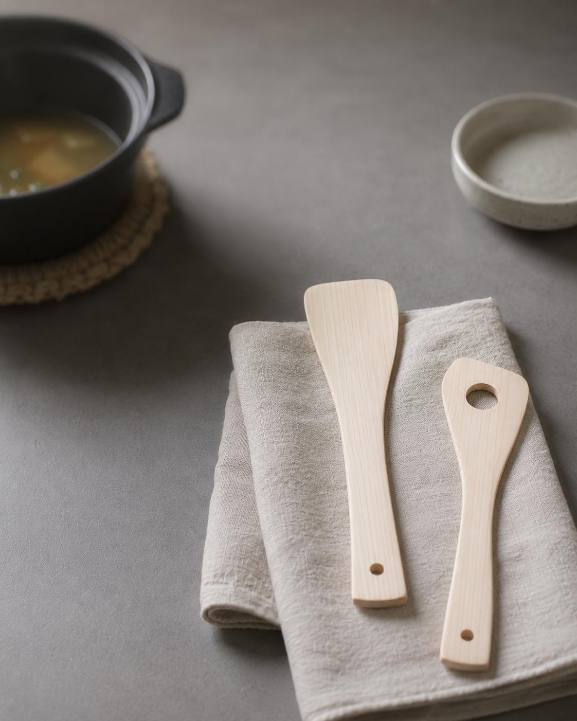 Japanese Hinoki Wood Turner – Handmade Wooden Spatula for Cooking – Minimal Japanese Kitchen Utensil