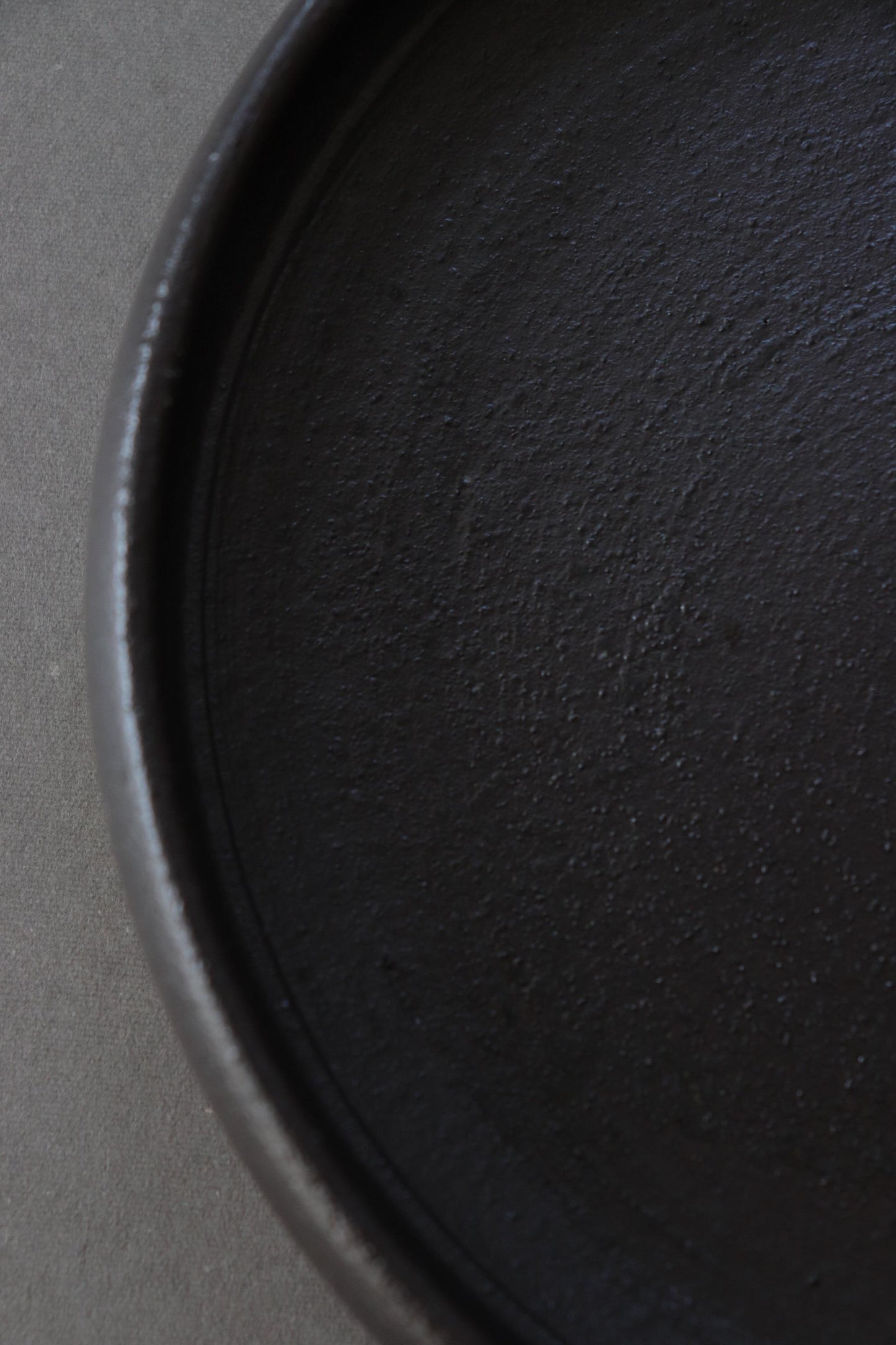 Japanese Ikebana Flower Vessel – Shigaraki Ware Ceramic Suiban Bowl – Minimalist Japanese Flower Arrangement Plate