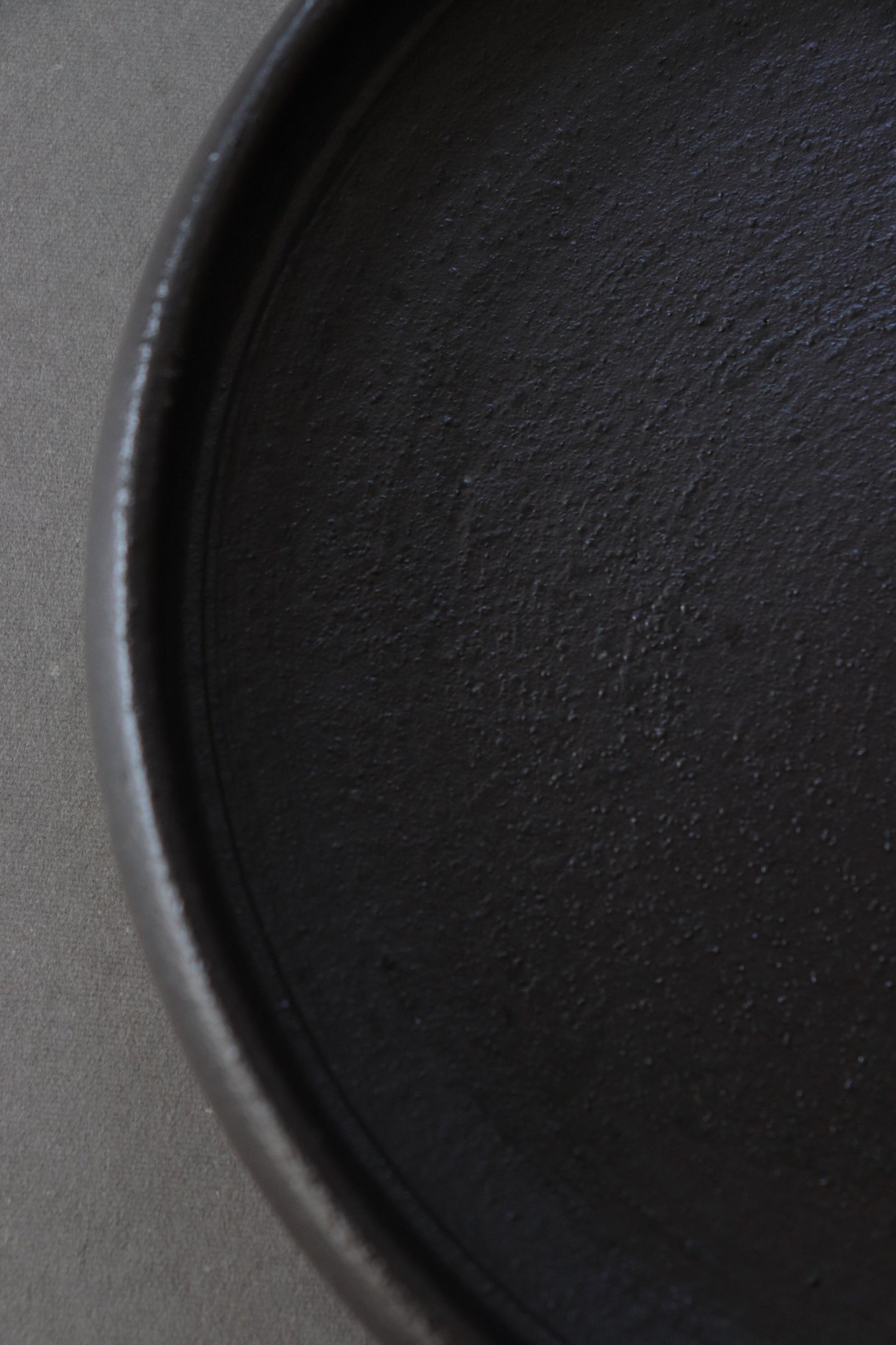 Japanese Ikebana Flower Vessel – Shigaraki Ware Ceramic Suiban Bowl – Minimalist Japanese Flower Arrangement Plate