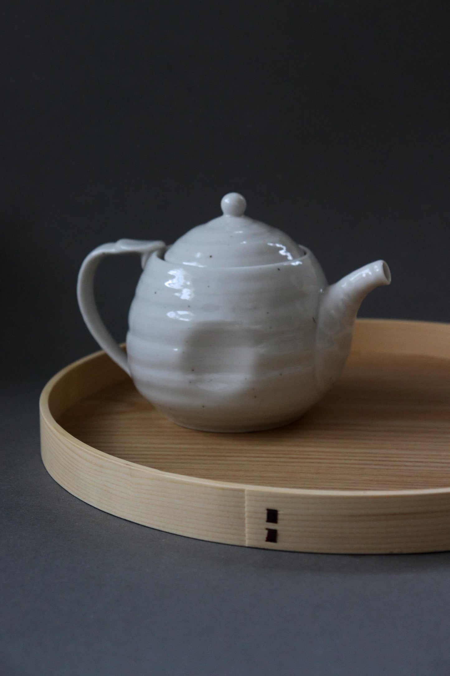Japanese White Ceramic Teapot with Strainer 500ml – Mino Ware Round Kyusu Tea Pot, Speckled White Pottery, Made in Japan