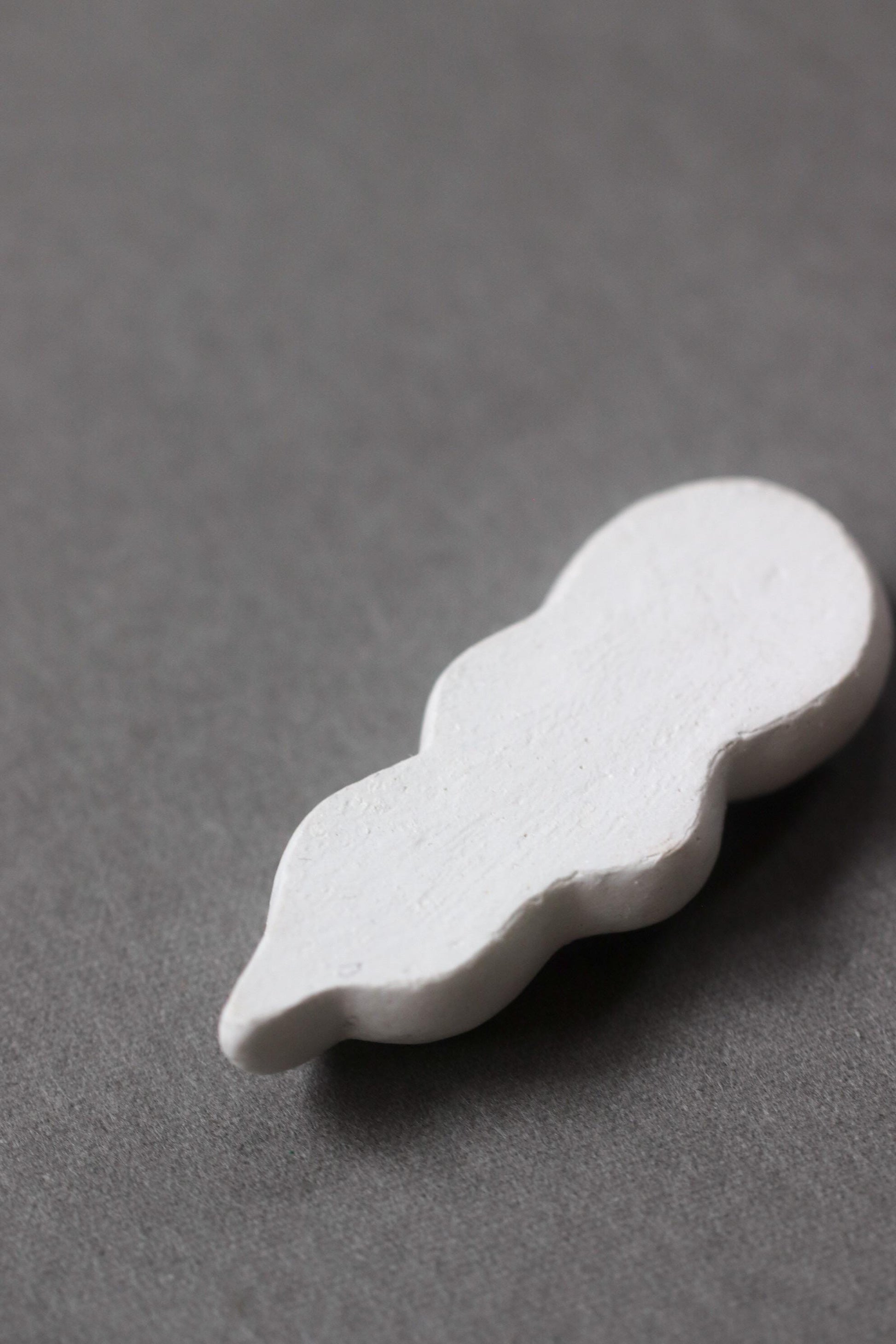 Japanese Zuiun Cloud Chopstick Rest, Upcycled Eggshell TAMAGO STONE Hashioki, Sustainable Japanese Tableware, Made in Japan
