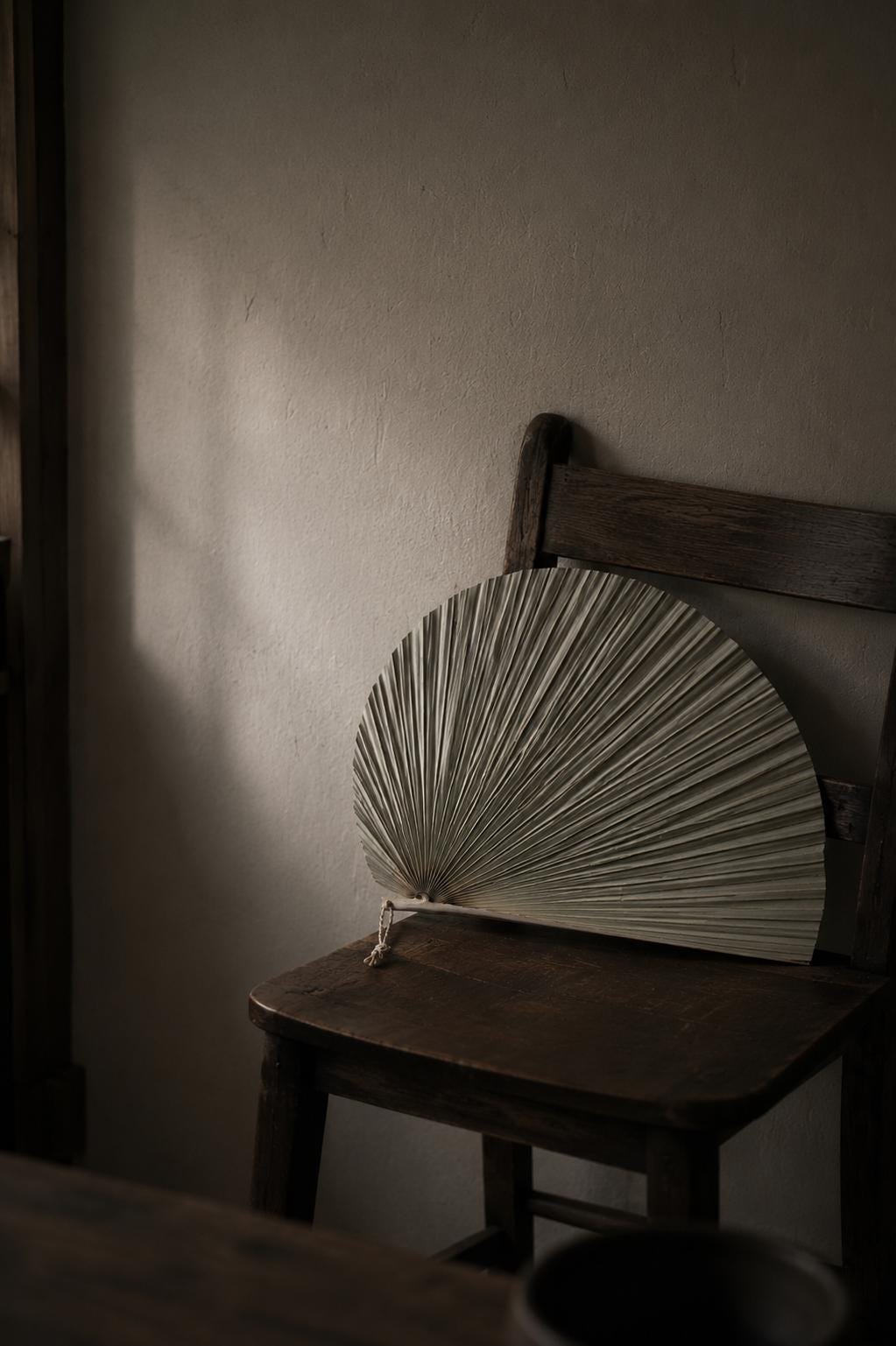 Japanese Kuba Palm Leaf Fan Wall Decor, Handmade Okinawan Folk Craft from Yonaguni Island, Natural Sculptural Object, Japandi Decor with box
