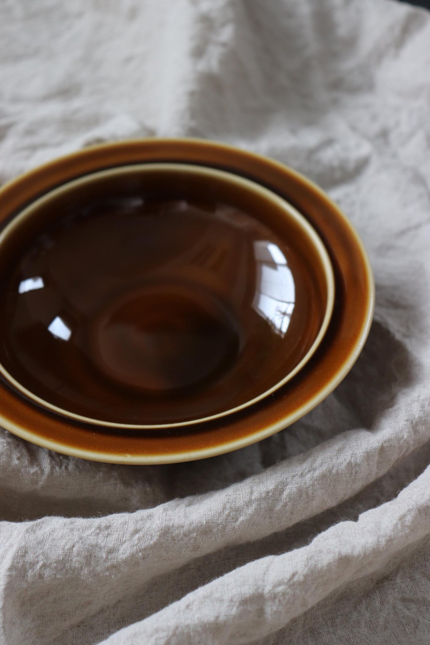 Japanese Caramel Bowl 17cm by ODA Pottery – Mino Ware Ceramic Serving Bowl, Modern Japanese Tableware, Microwave & Dishwasher Safe