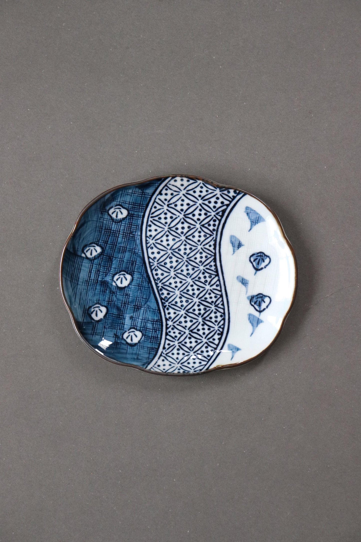 Japanese Blue & White Fruit Plate – Traditional Sometsuke Porcelain Dish, Shonzui Pattern, Vintage Japanese Tableware, Made in Japan