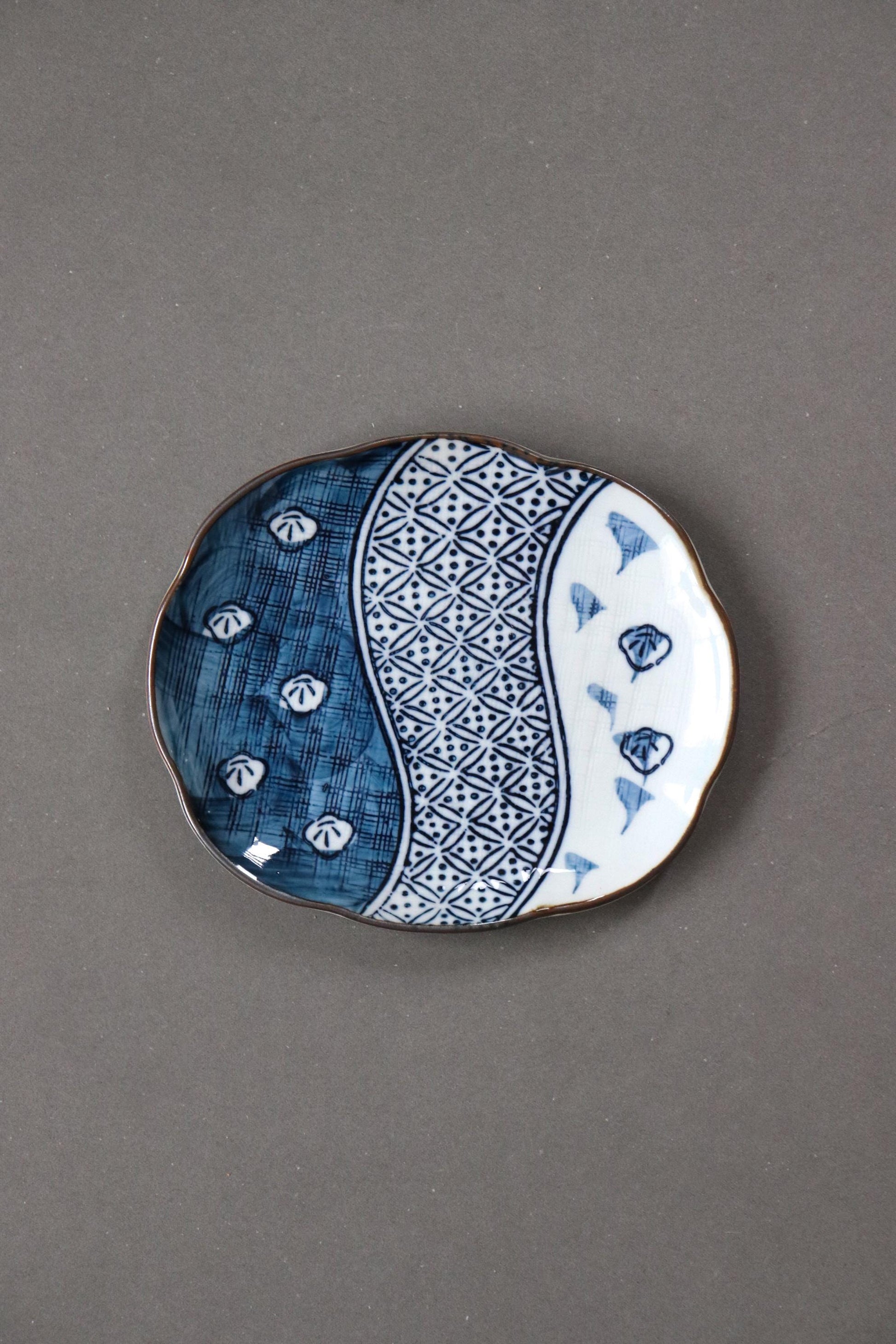 Japanese Blue & White Fruit Plate – Traditional Sometsuke Porcelain Dish, Shonzui Pattern, Vintage Japanese Tableware, Made in Japan