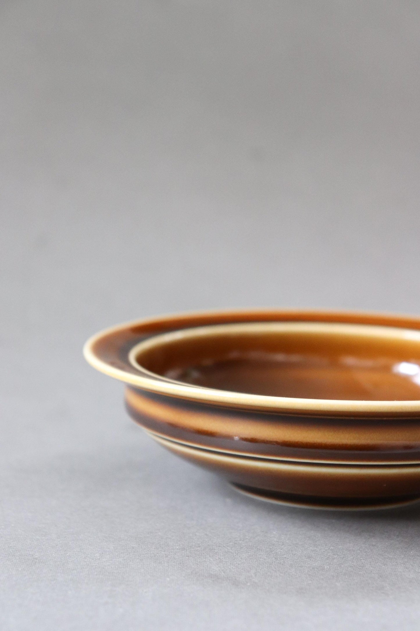 Japanese Caramel Bowl 17cm by ODA Pottery – Mino Ware Ceramic Serving Bowl, Modern Japanese Tableware, Microwave & Dishwasher Safe