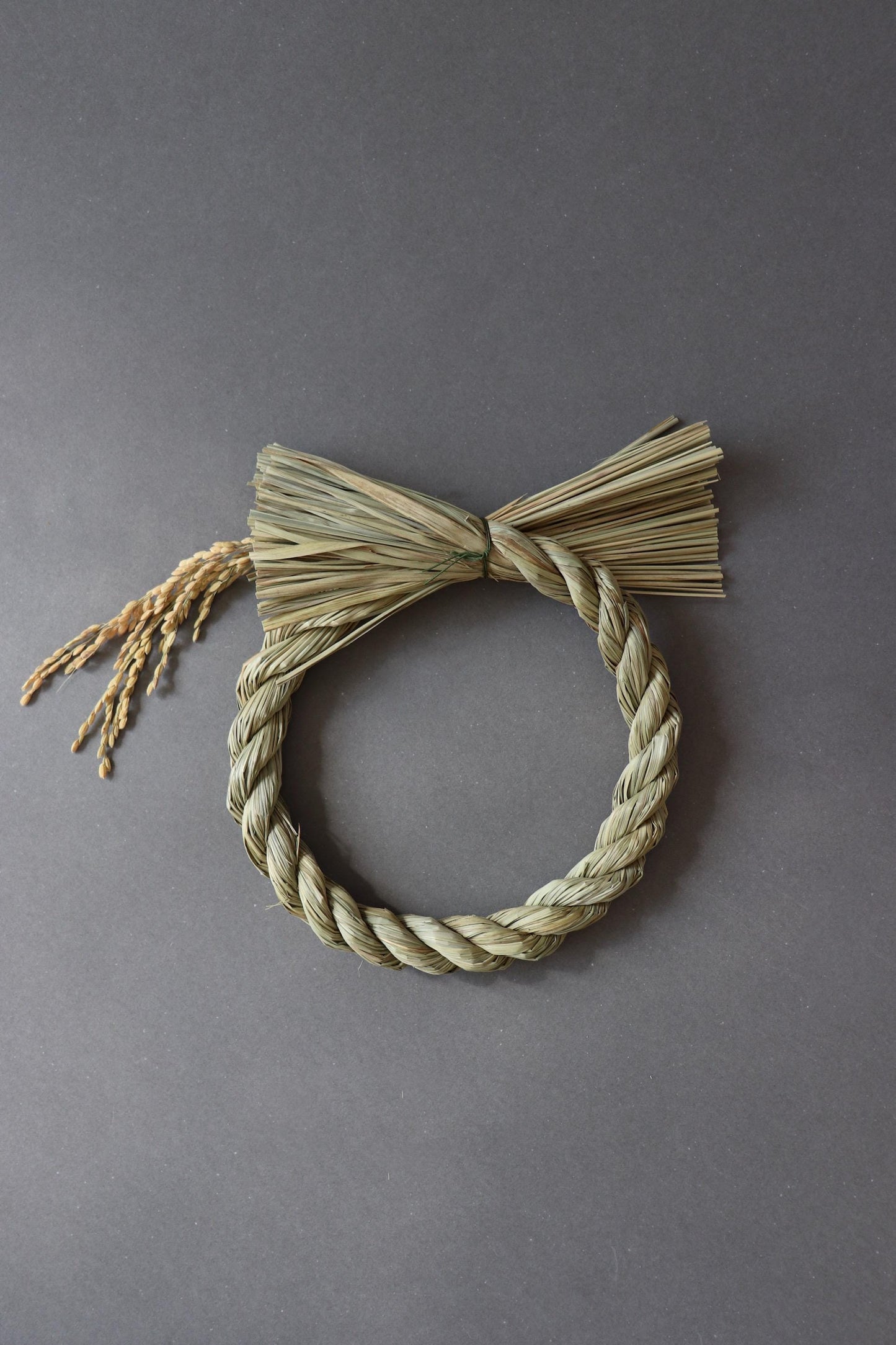 Japanese Igusa Shimenawa Wreath 20cm | Natural Sacred Rice Straw Door Decor | Minimal Japanese Wall Hanging