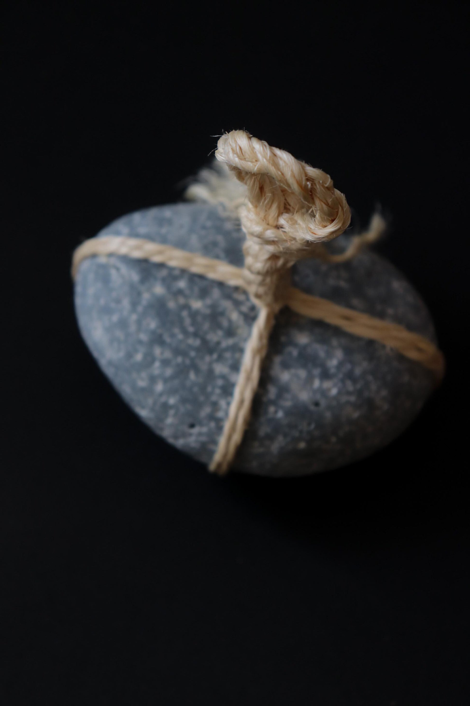 Japanese Sekimori Stone with Sisal Rope | Niigata Natural Stone Garden Marker | Wabi Sabi Entryway Decor