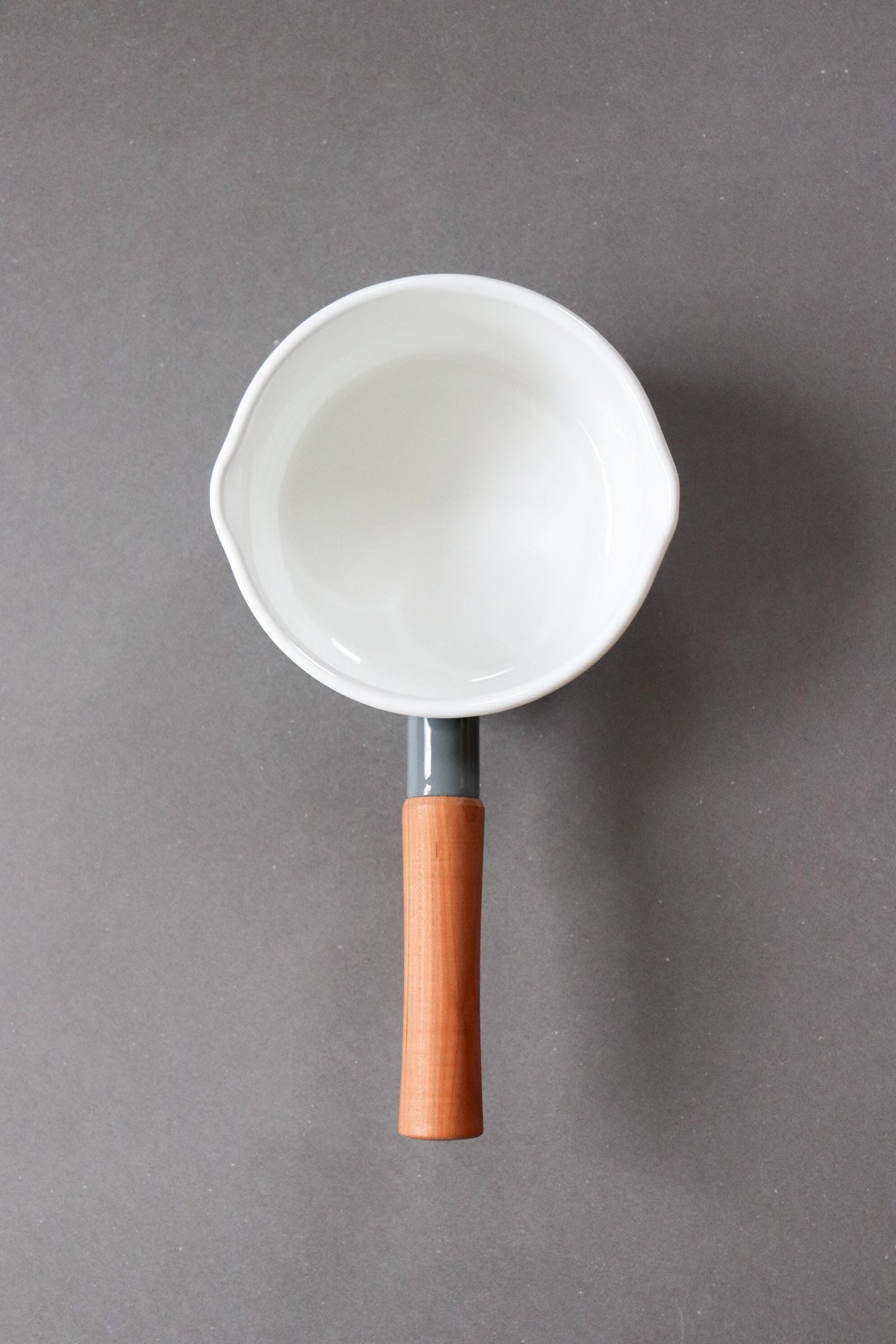 Noda Horo Couleur Enamel Saucepan 14cm, Japanese Enamel Pot with Lid, IH Compatible, Wooden Handle, Made in Japan