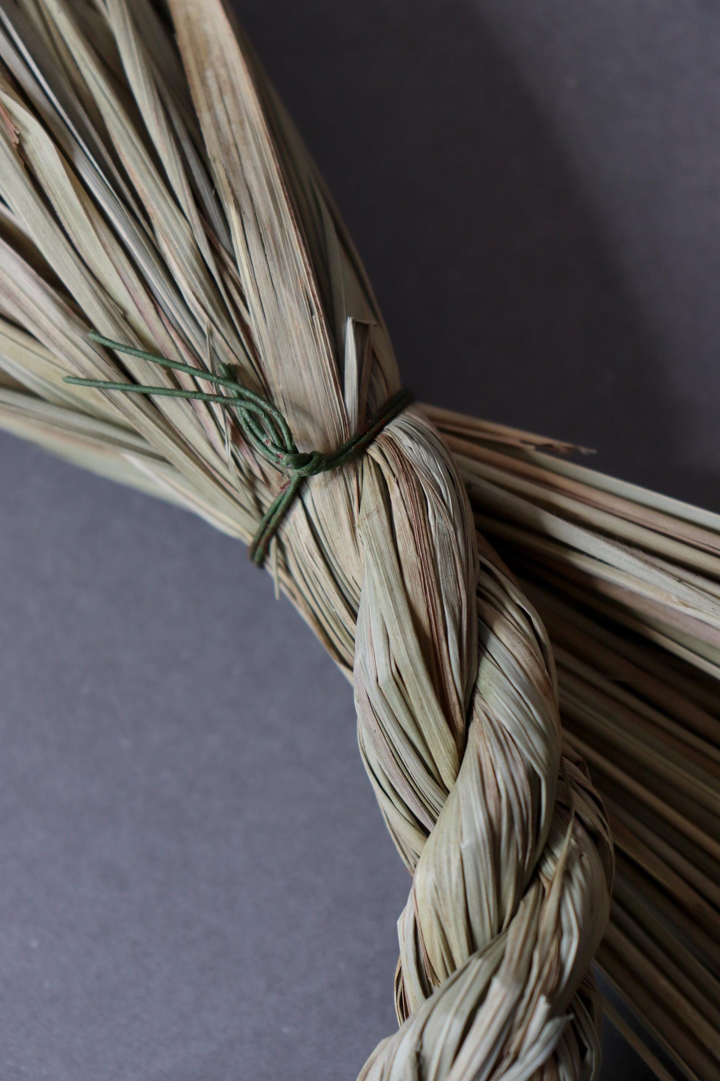 Japanese Igusa Shimenawa Wreath 20cm | Natural Sacred Rice Straw Door Decor | Minimal Japanese Wall Hanging