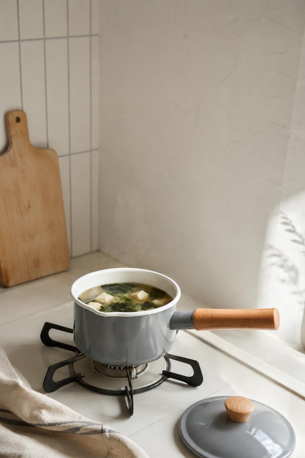 Noda Horo Couleur Enamel Saucepan 14cm, Japanese Enamel Pot with Lid, IH Compatible, Wooden Handle, Made in Japan