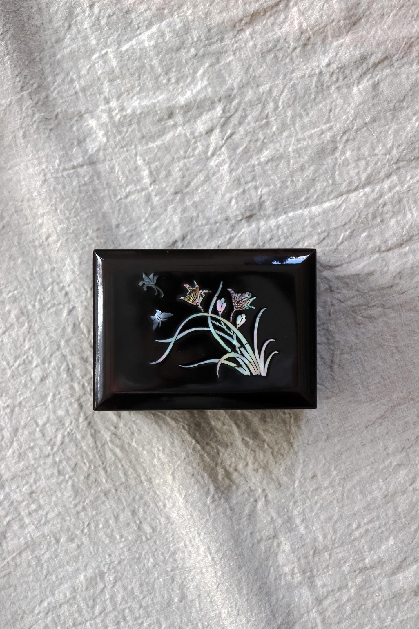Vintage Raden Lacquer Keepsake Box – Mother of Pearl Jewelry Box, Floral Trinket Box, Decorative Storage, Vintage Collectible