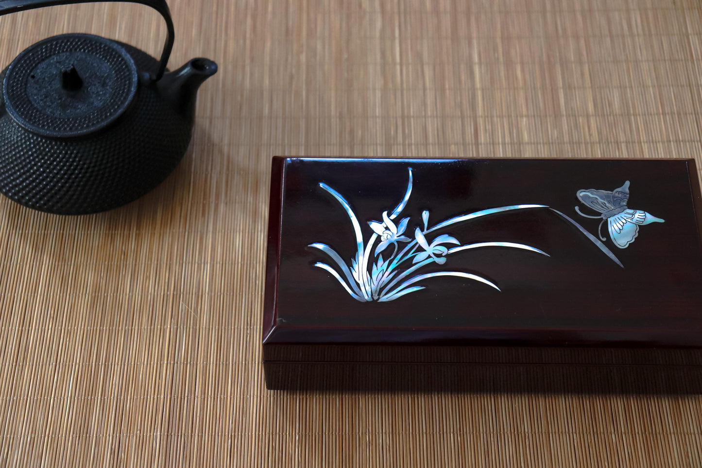 Vintage Raden Lacquer Keepsake Box – Mother of Pearl Storage Box, Large Jewelry Box, Decorative Lacquer Box, Vintage Collectible