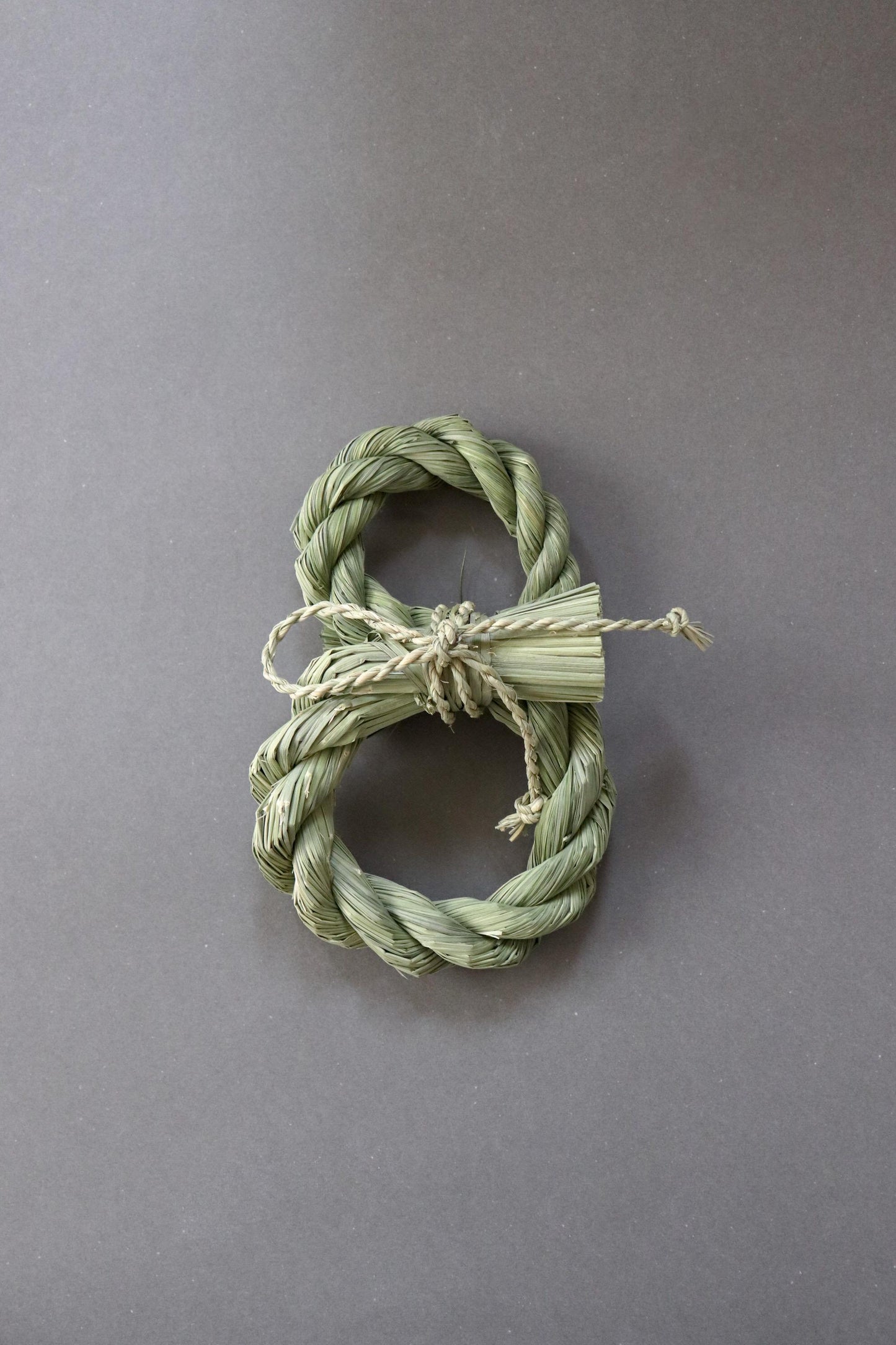Japanese Shimenawa Figure Eight Wreath, Iwami Sacred Rice Straw Decoration, Handmade Wall Hanging, Natural Japanese Decor, Made in Japan