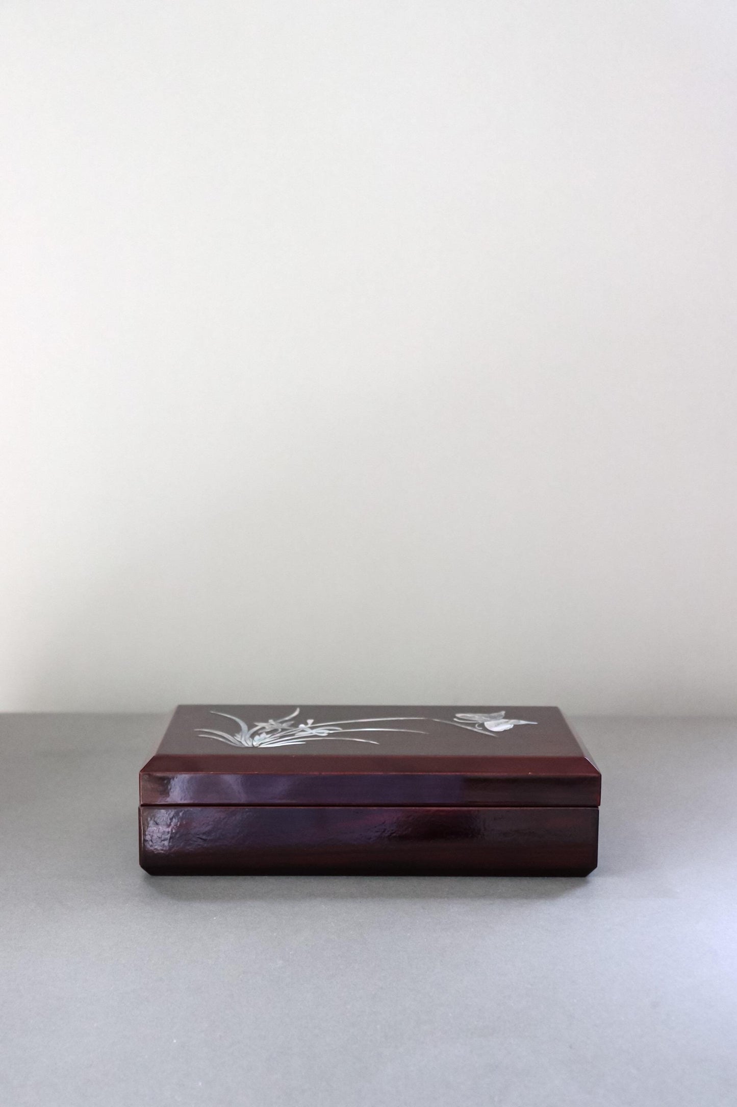 Vintage Raden Lacquer Keepsake Box – Mother of Pearl Storage Box, Large Jewelry Box, Decorative Lacquer Box, Vintage Collectible