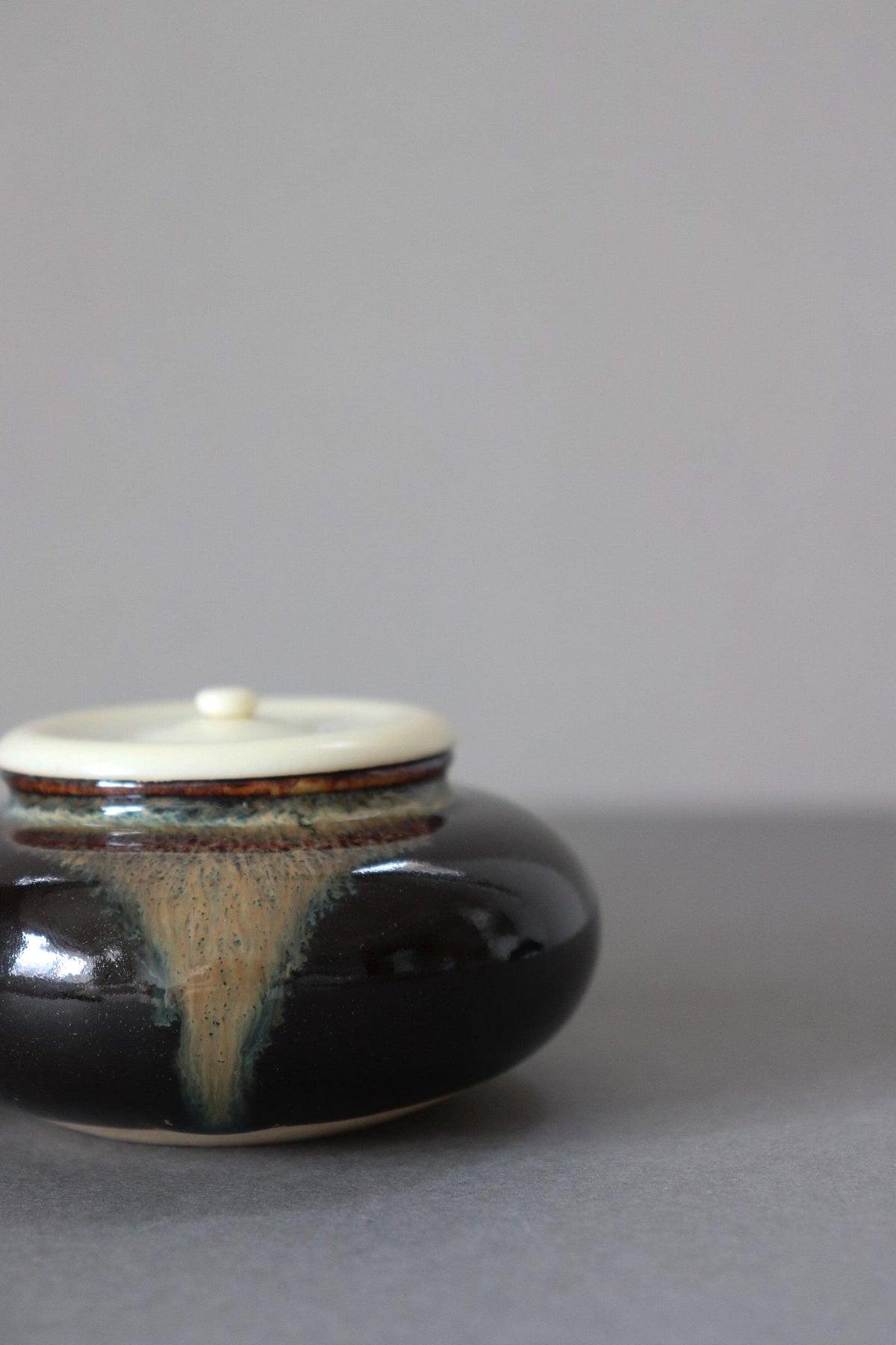 Vintage Japanese Utsumi Chaire Tea Caddy with Silk Oribe Donsu Shifuku, Japanese Tea Ceremony Ceramic
