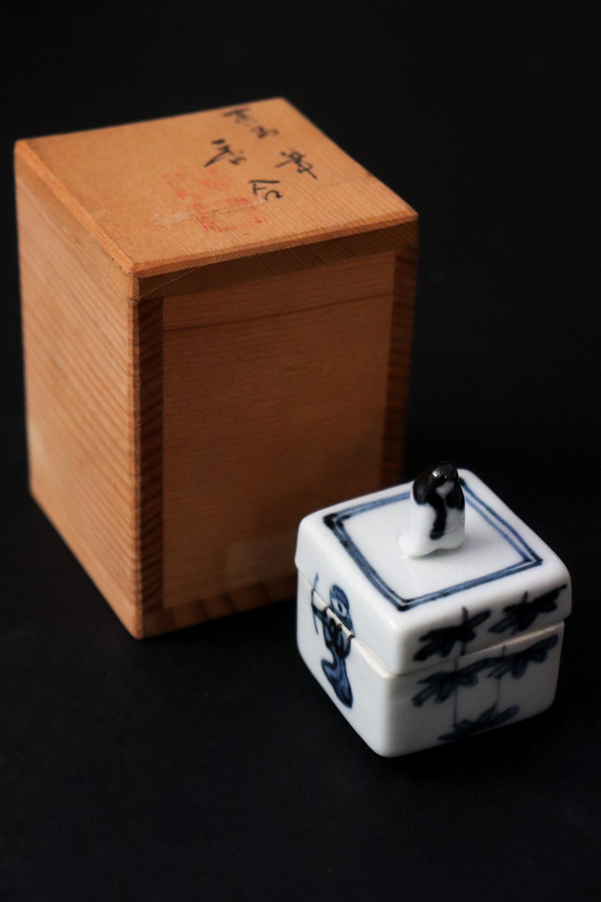 Vintage Japanese Blue and White Kogo Incense Box, Daimaru Hokuho, Arima Raitei Design, Ceramic Tea Ceremony Art