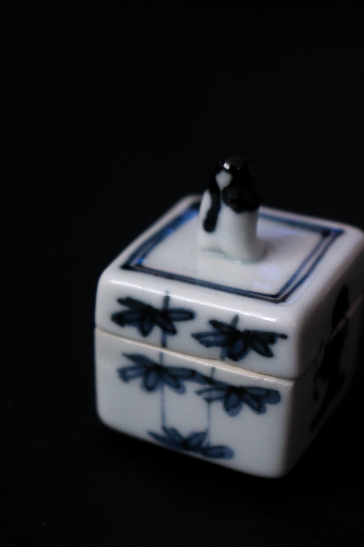Vintage Japanese Blue and White Kogo Incense Box, Daimaru Hokuho, Arima Raitei Design, Ceramic Tea Ceremony Art