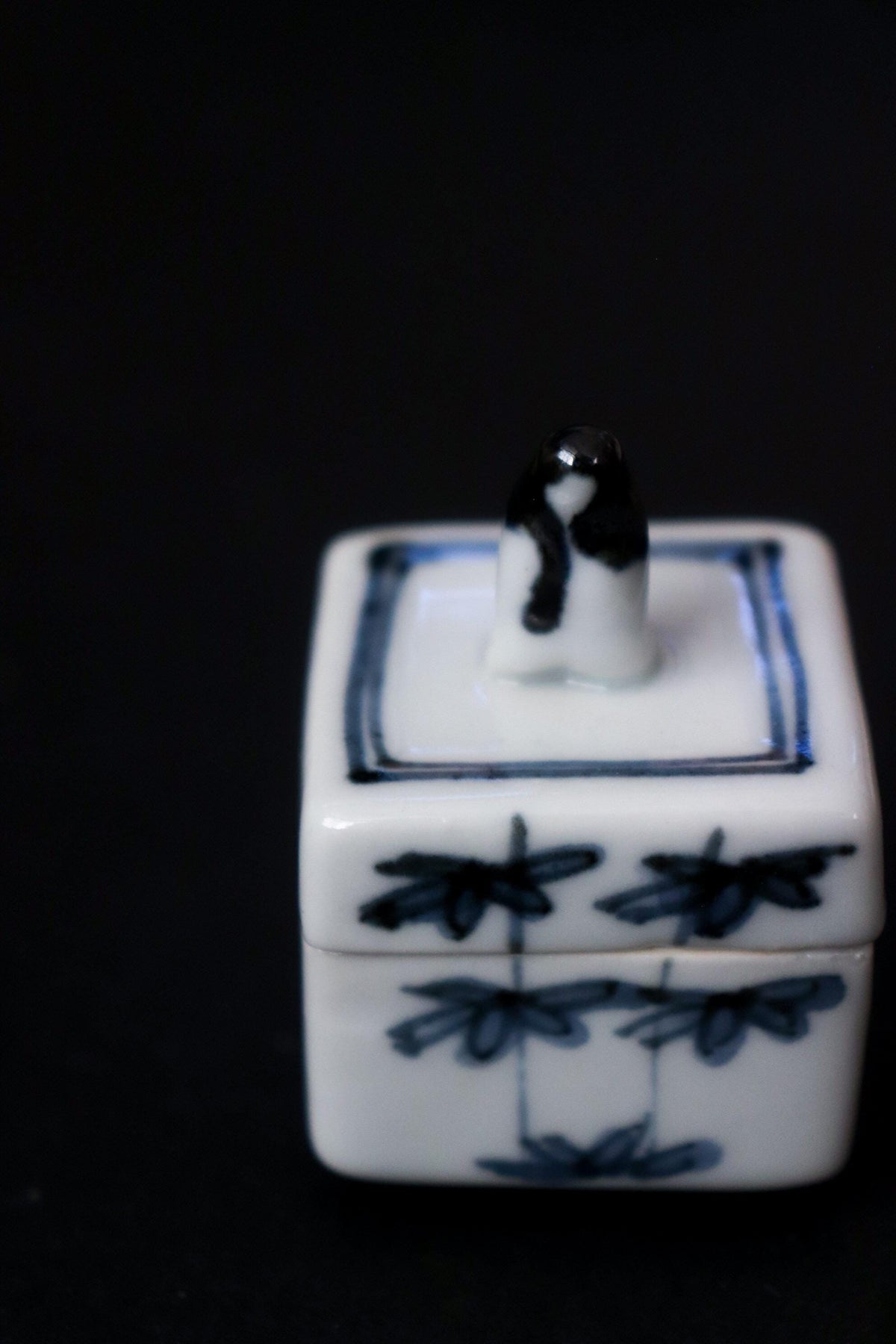 Vintage Japanese Blue and White Kogo Incense Box, Daimaru Hokuho, Arima Raitei Design, Ceramic Tea Ceremony Art